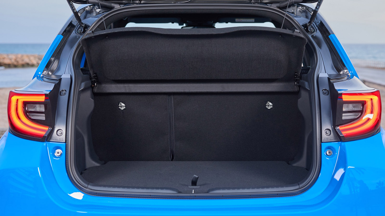 toyota yaris bagażnik