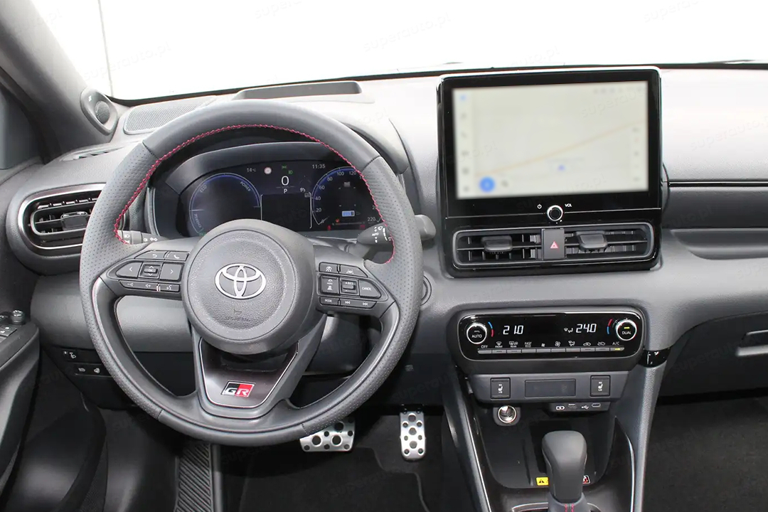 Toyota Yaris wnętrze