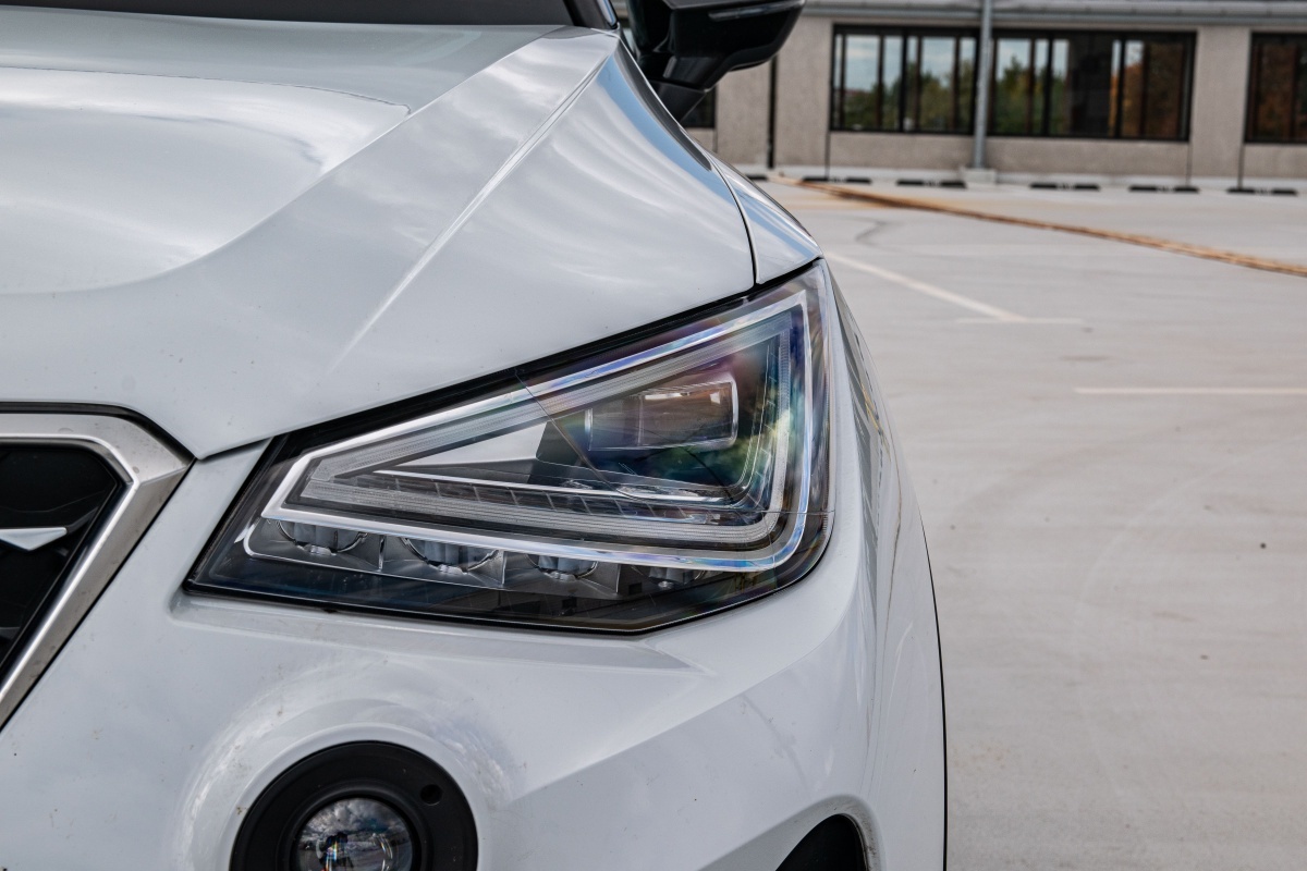 Arona 2022 przednia lampa