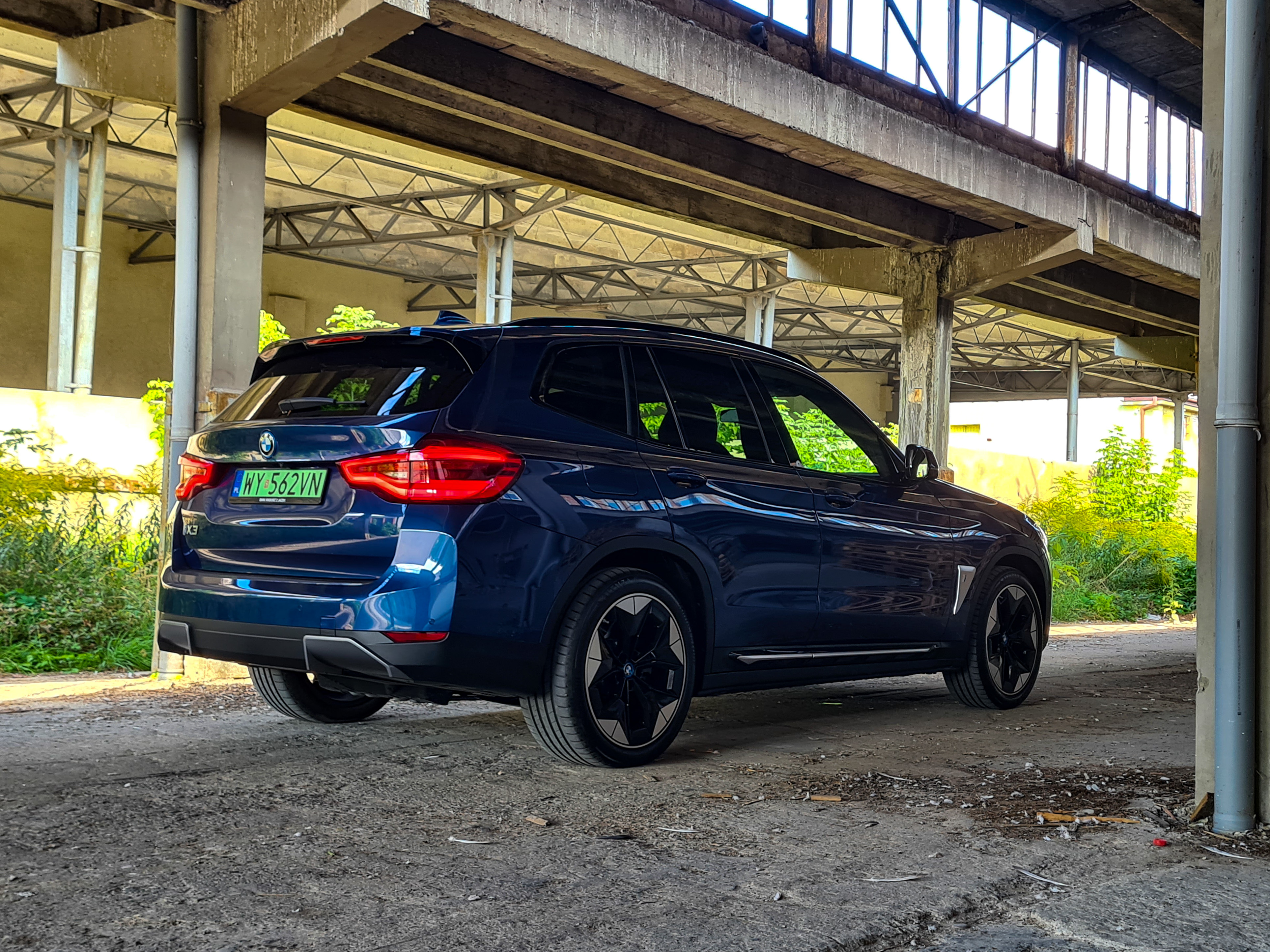 BMW ix3 bok