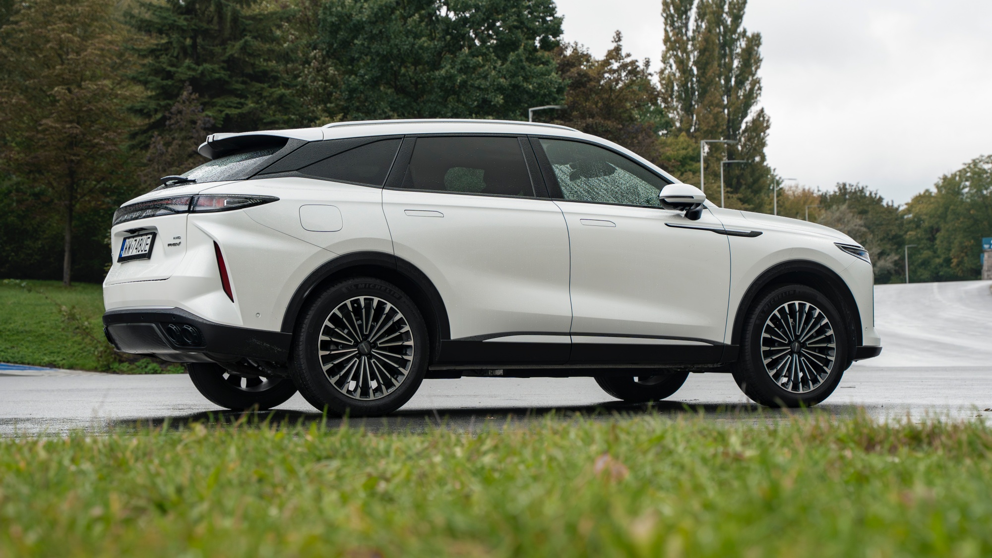 Omoda 9 Super Hybrid sylwetka