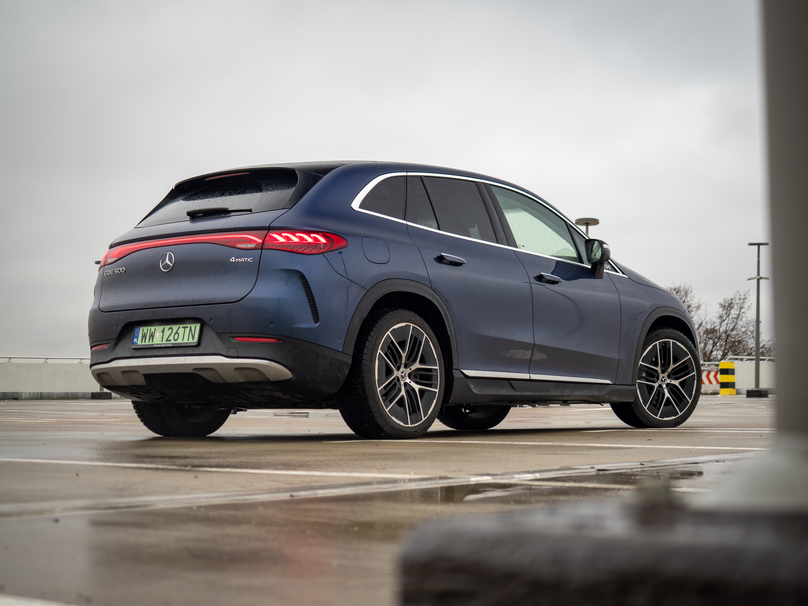Mercedes EQE SUV tył