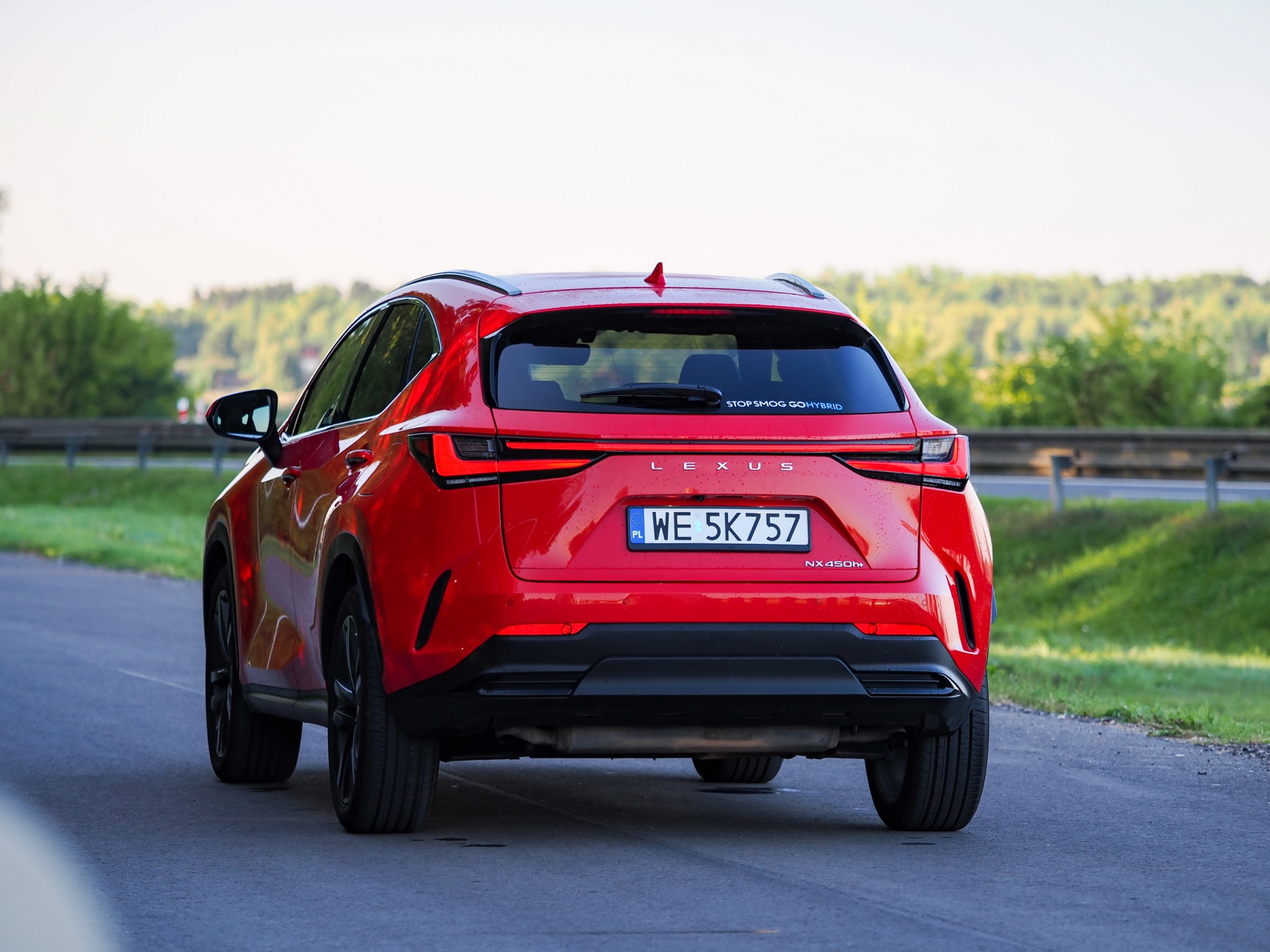 Lexus NX tył
