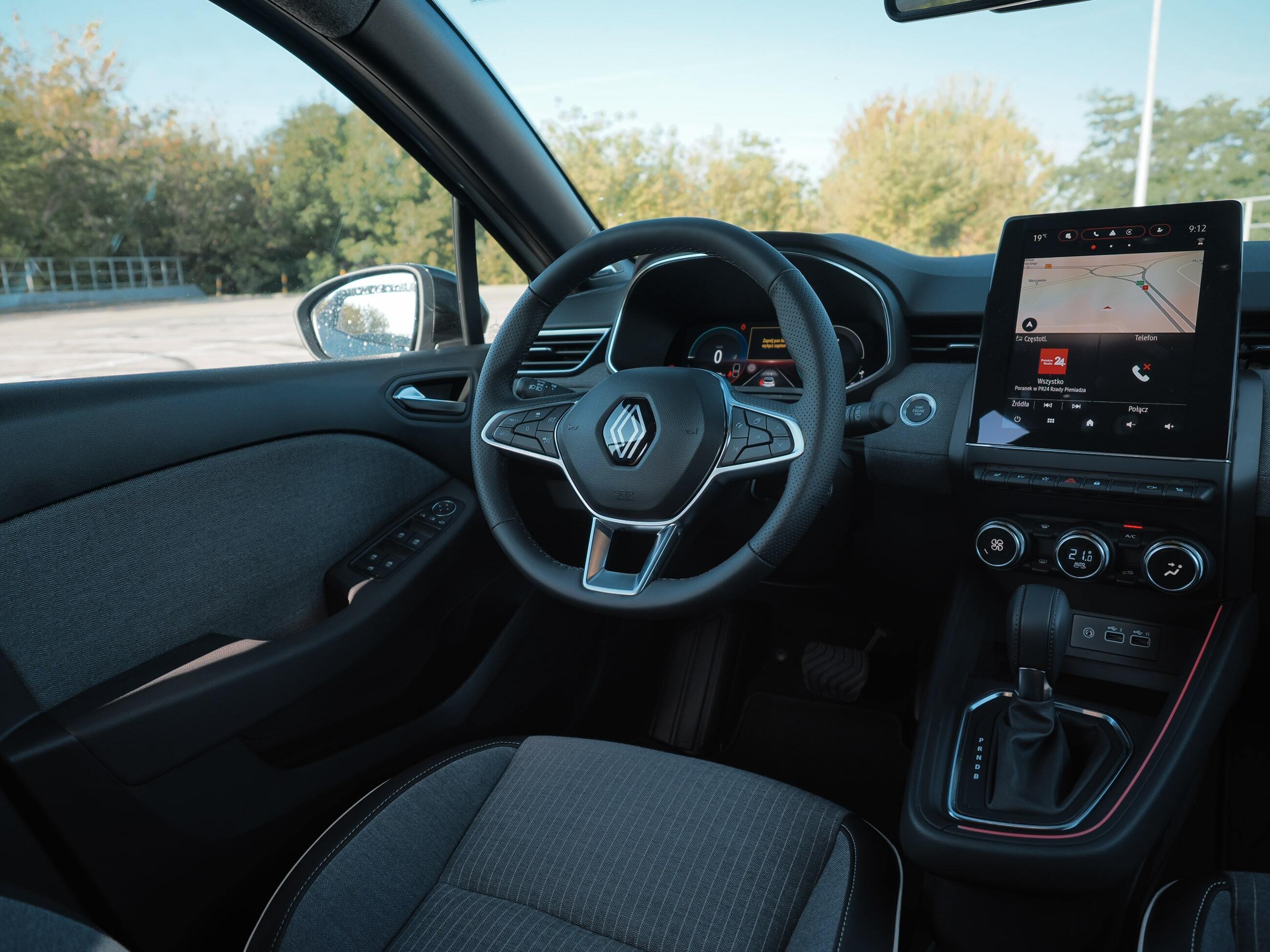 Renault Clio hybryda wnętrze