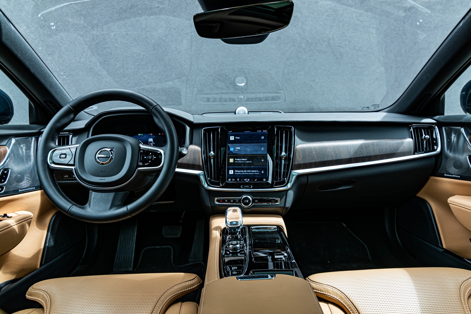 Volvo V90 wnętrze