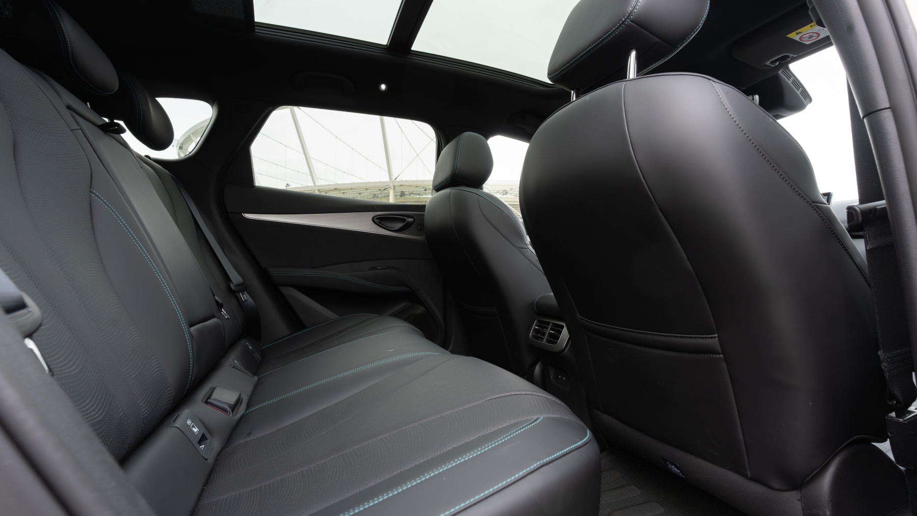 BYD Seal 6 DM-i tylna kanapa