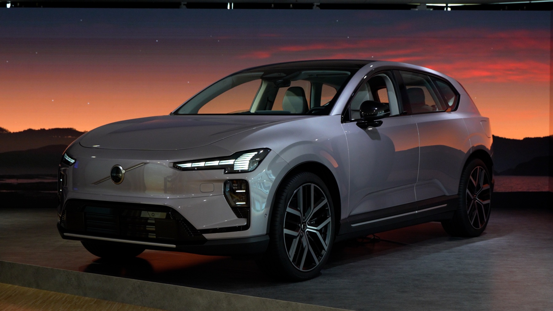 Volvo EX60 sylwetka