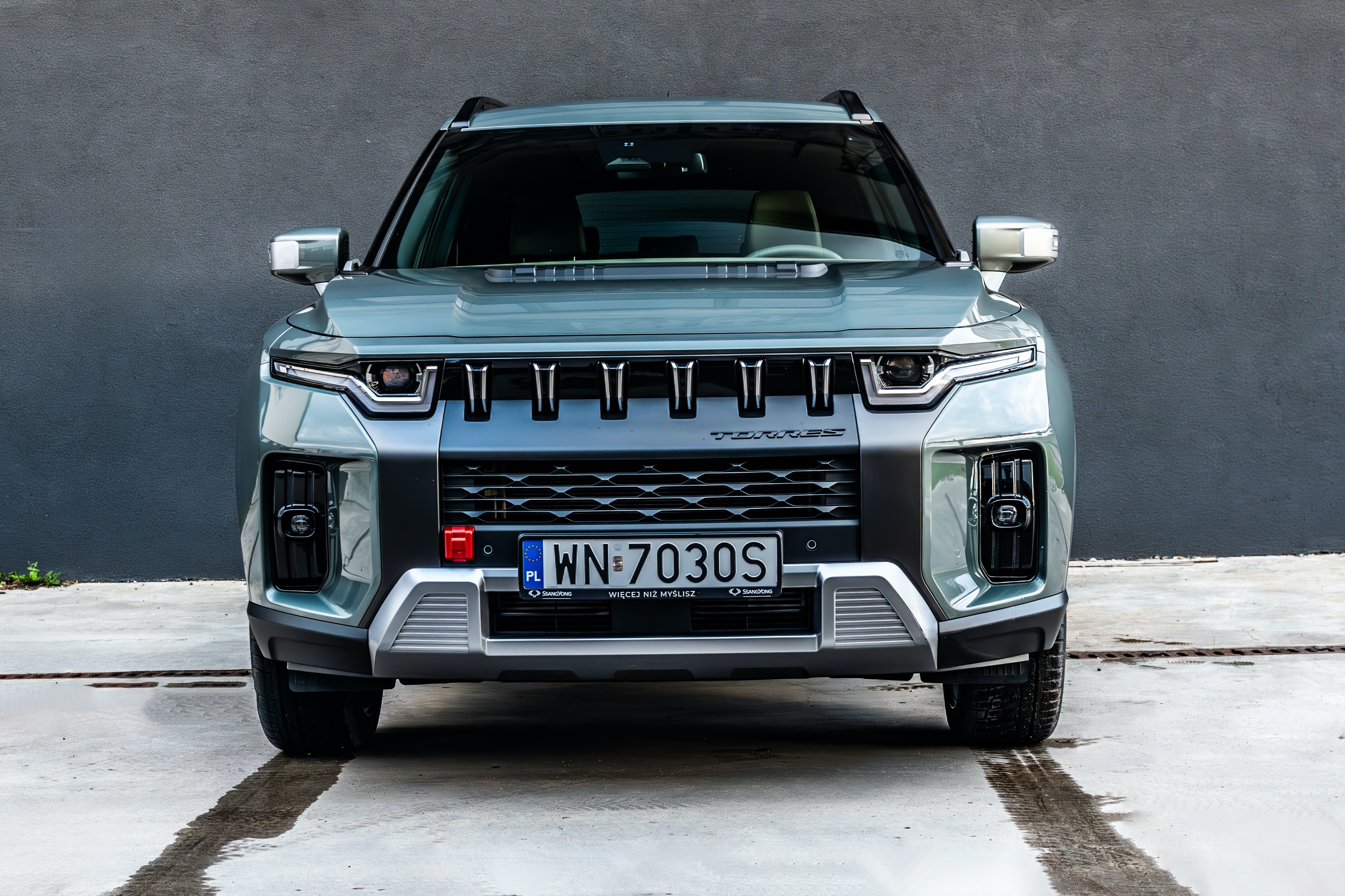 SsangYong Torres przód