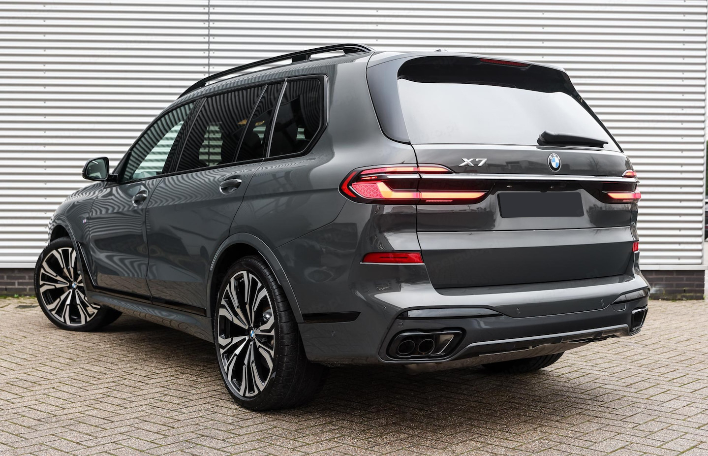 BMW X7 tył