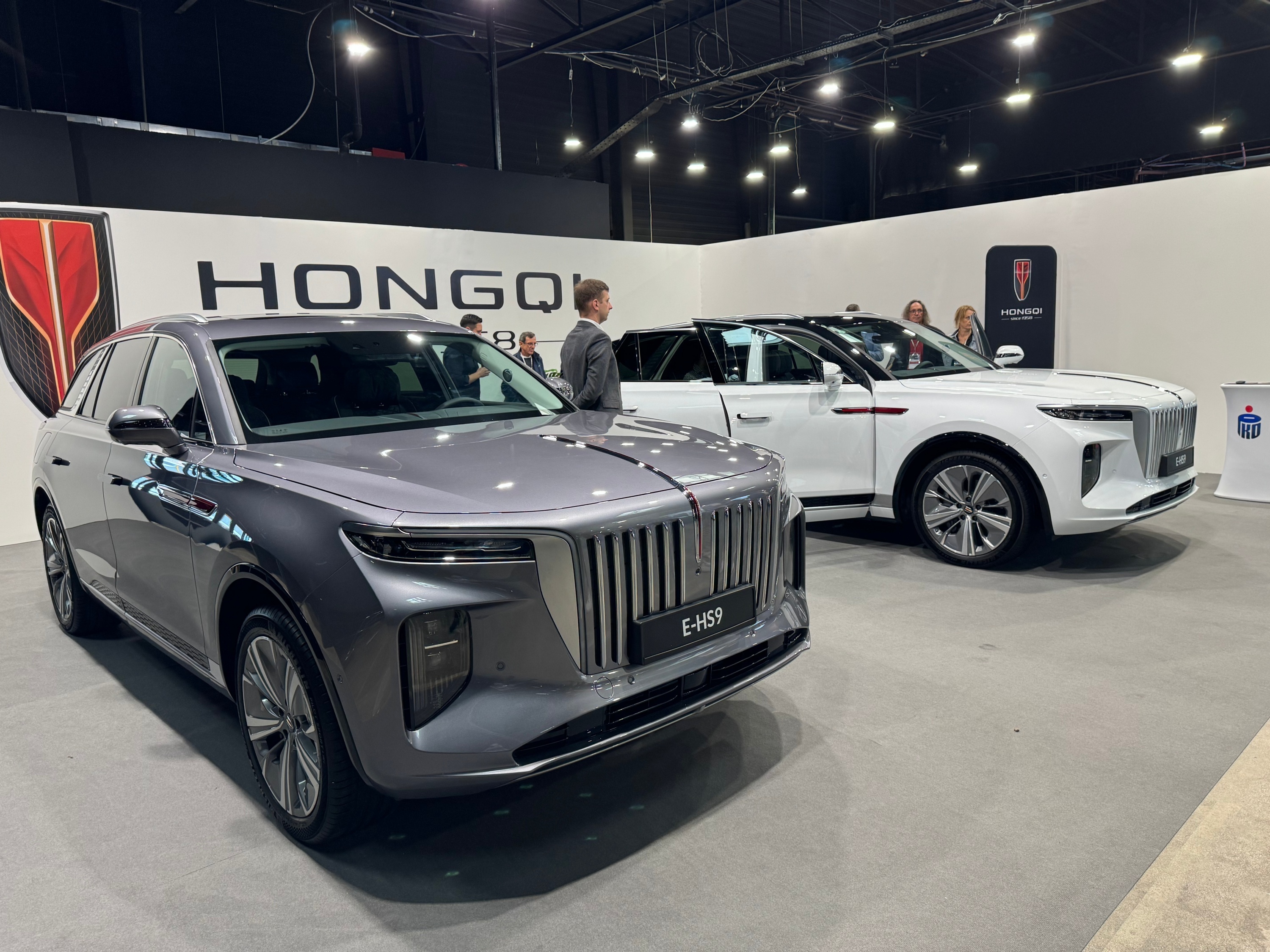 Hongqi E-HS9