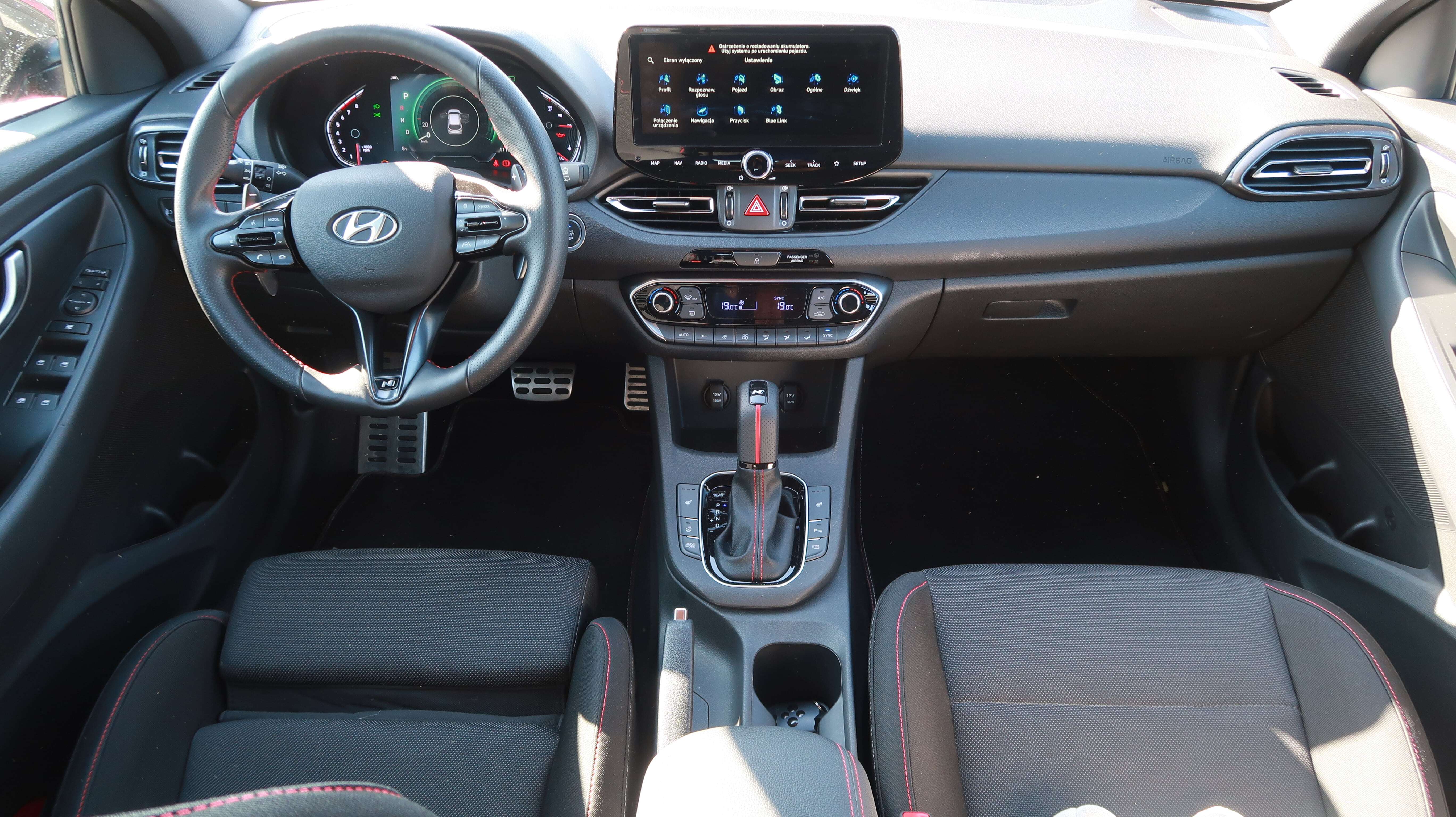 Hyundai i30n wnętrze
