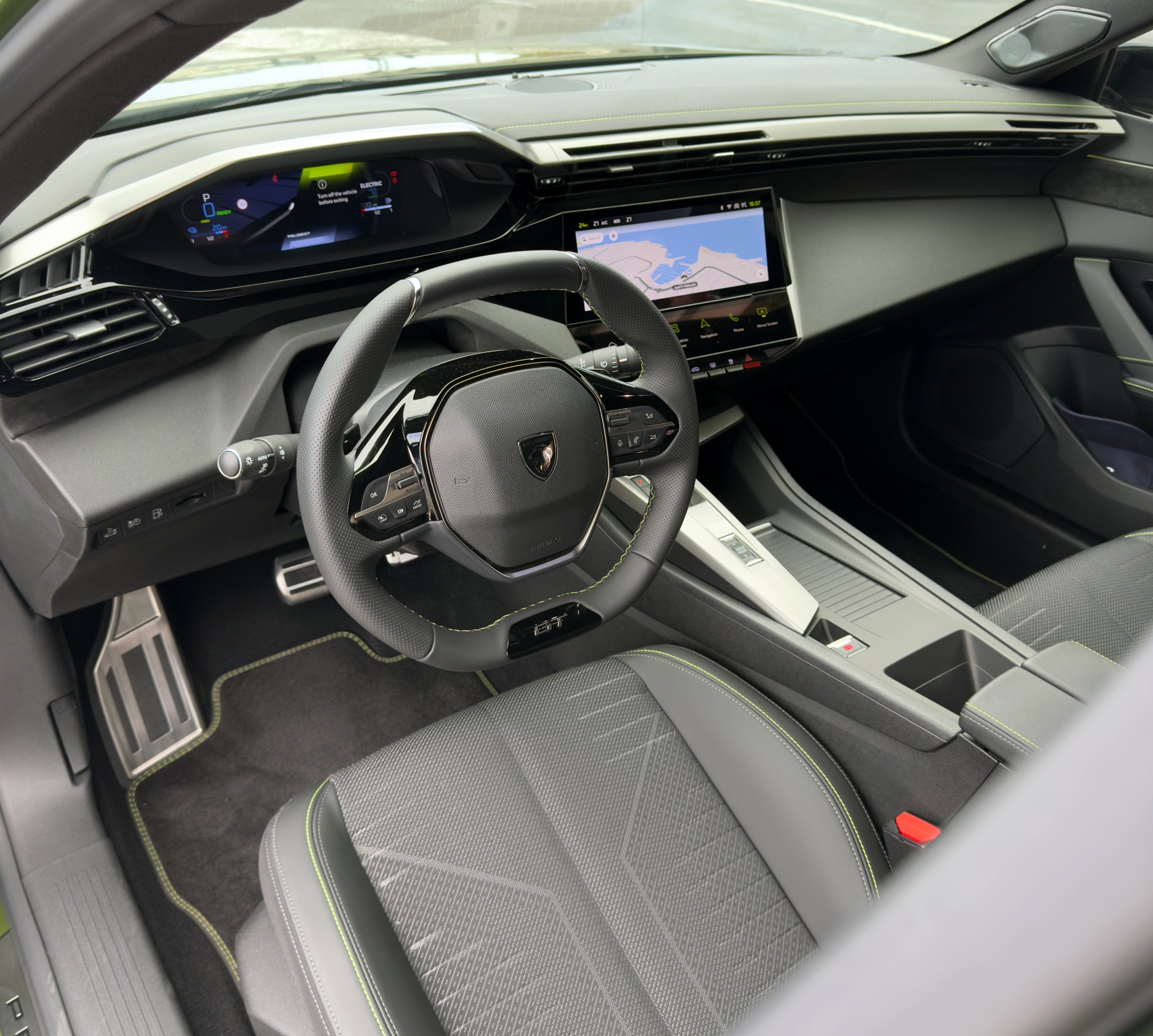 Peugeot 408 wnętrze