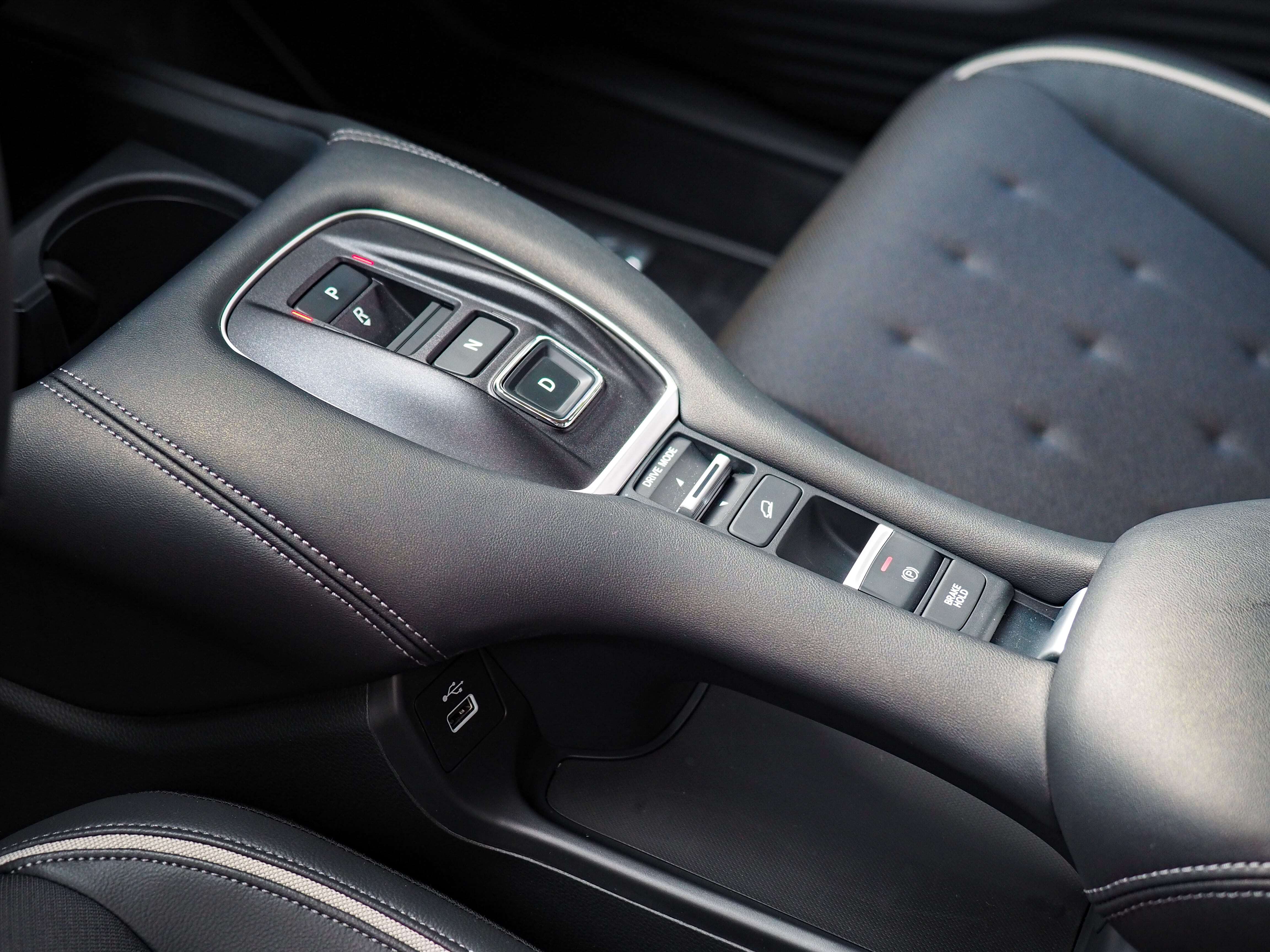 Honda ZR-V tunel środkowy