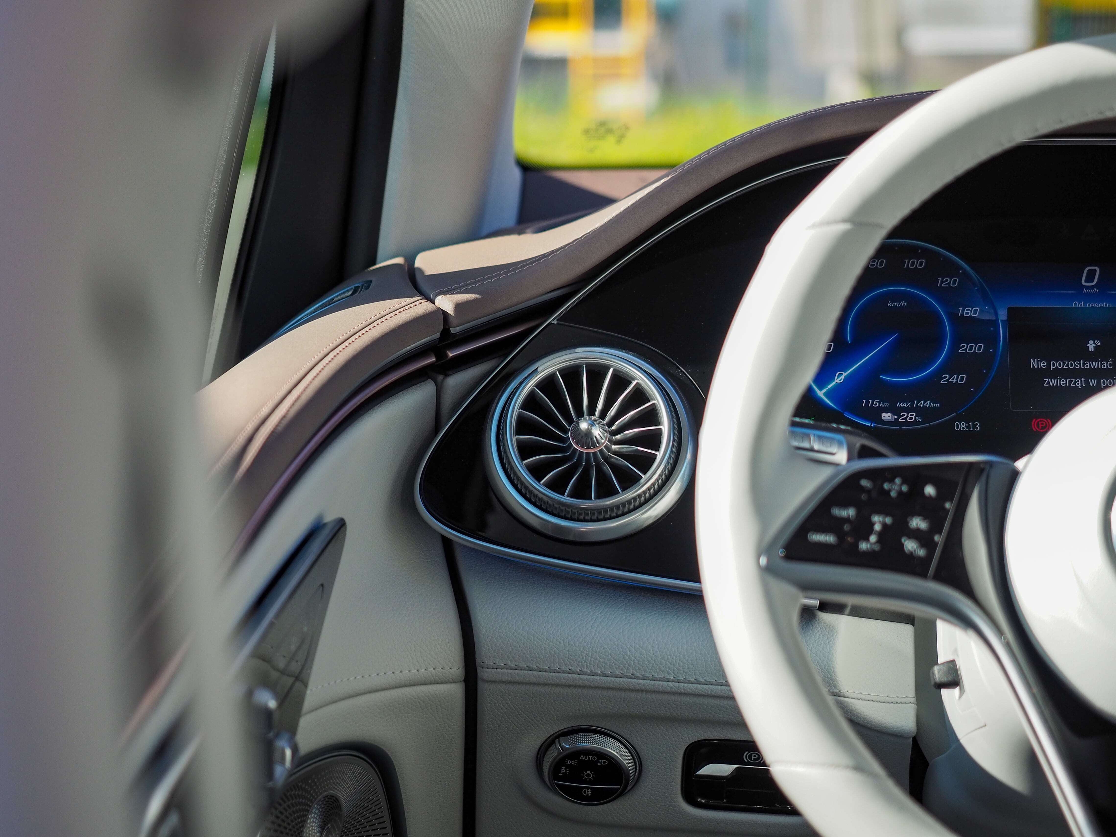Mercedes EQS SUV