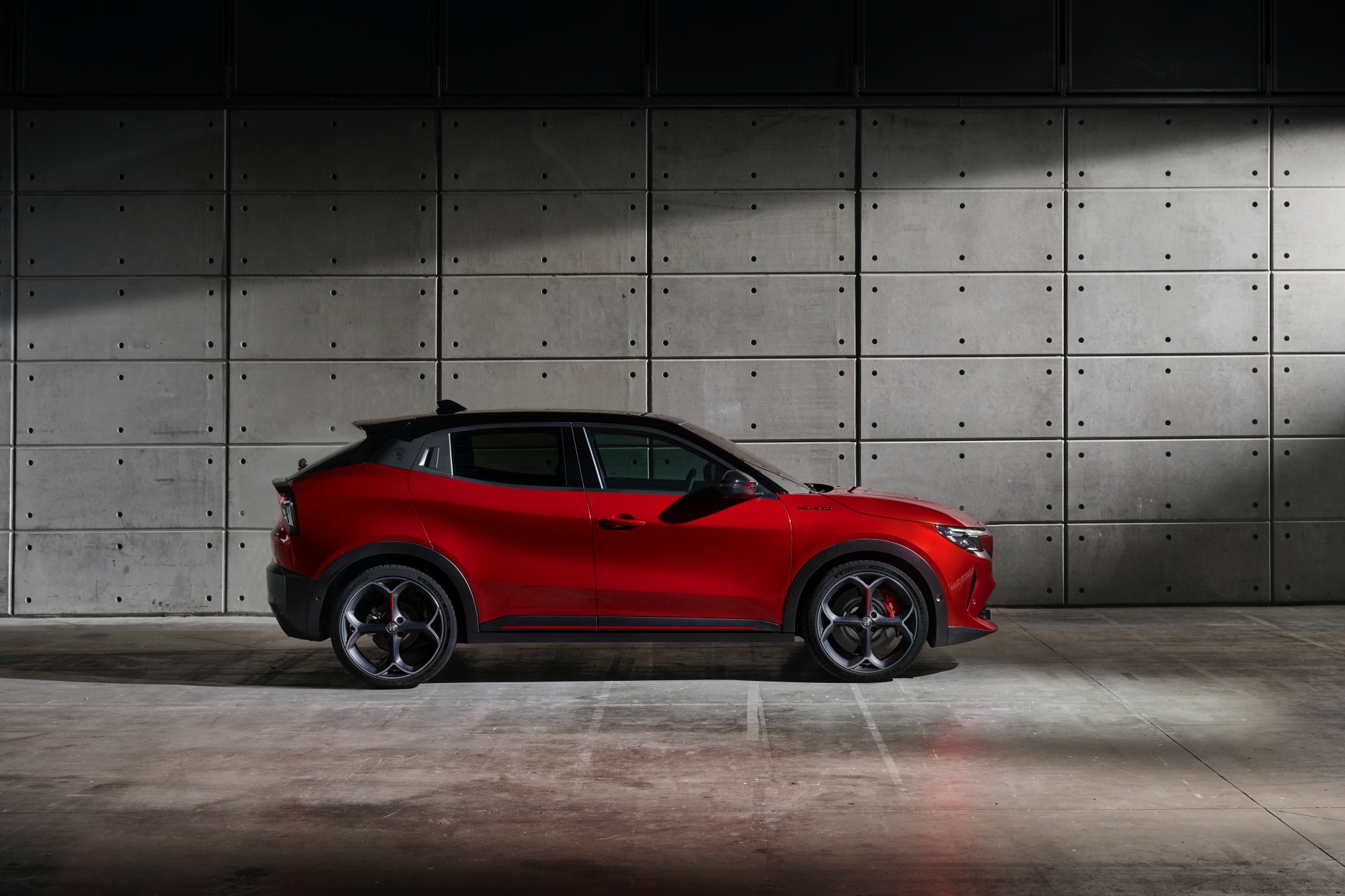 Alfa Romeo Milano sylwetka