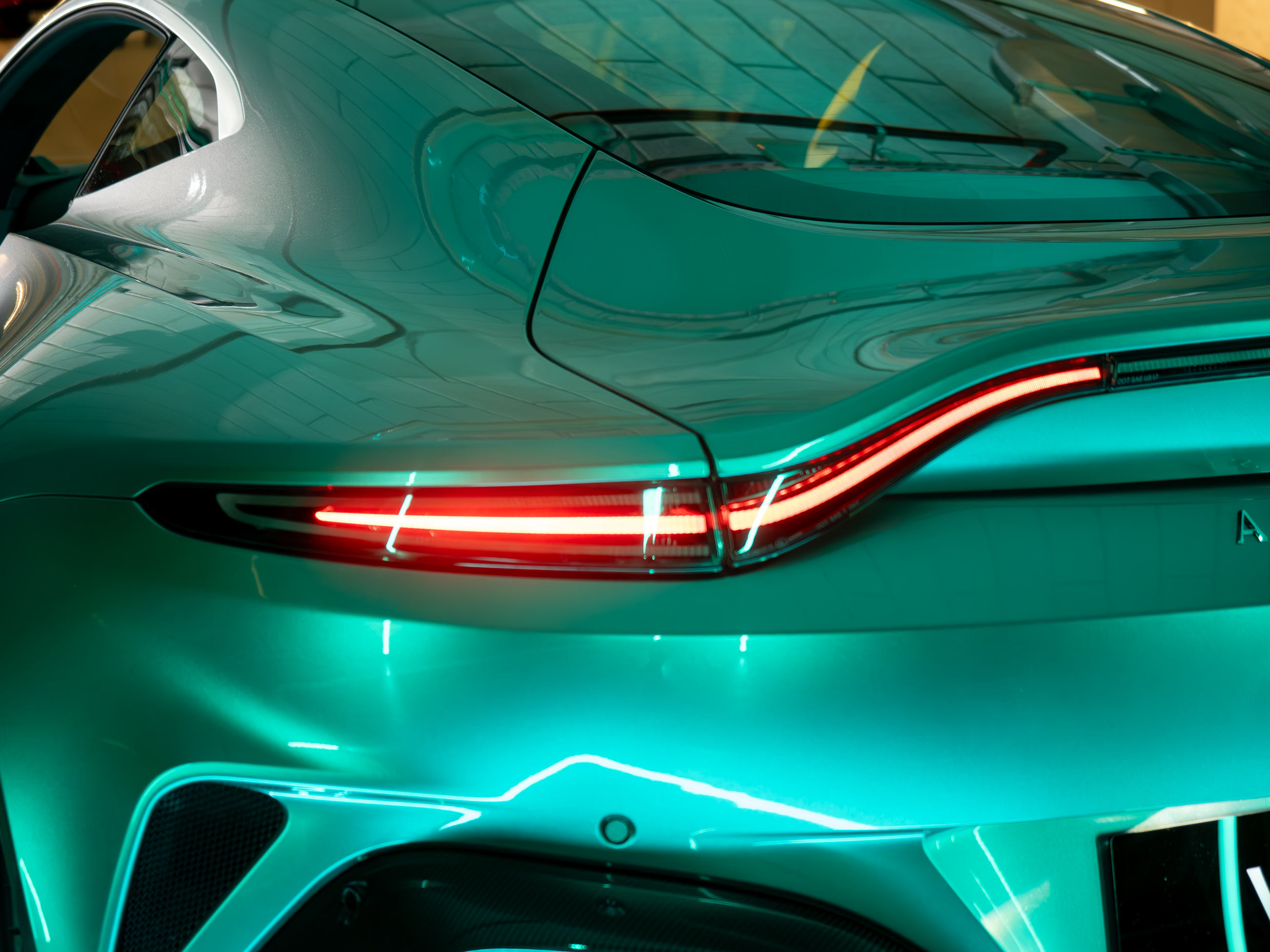 Światła tylne Aston Martin 2024 vantage lifting