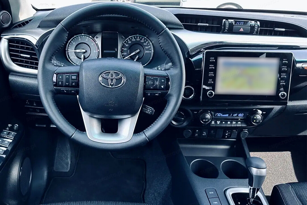 Toyota Hilux wnętrze