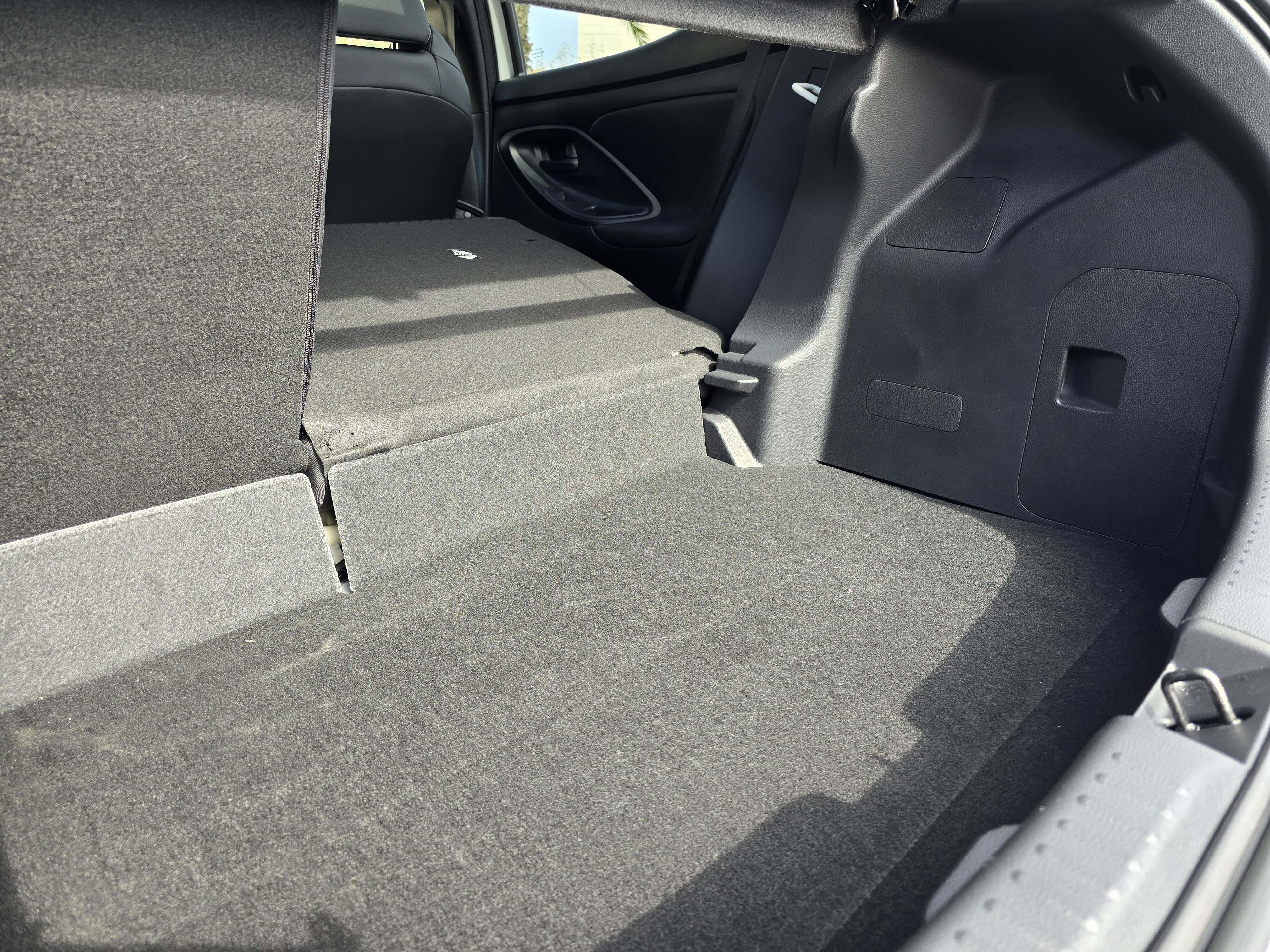 mazda2 hybrid bagażnik