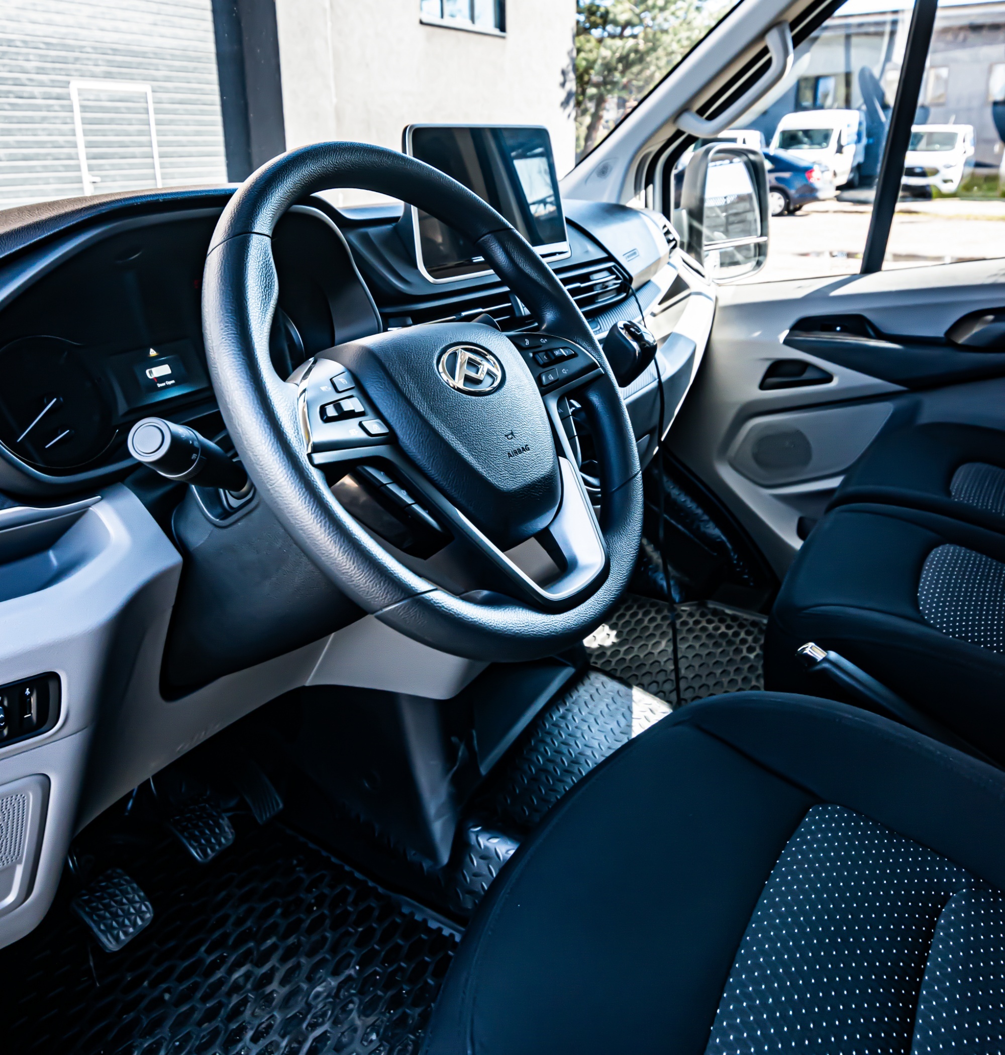 Maxus Deliver 9 wnętrze