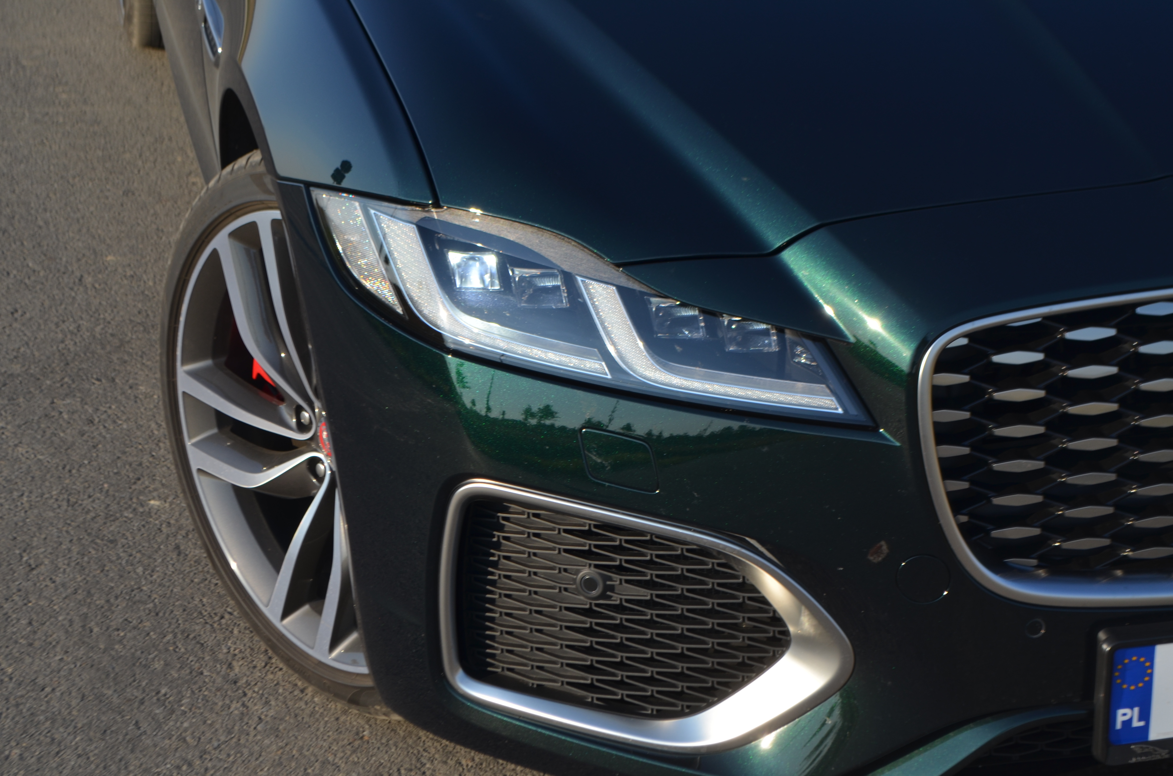 XF - przedni reflektor