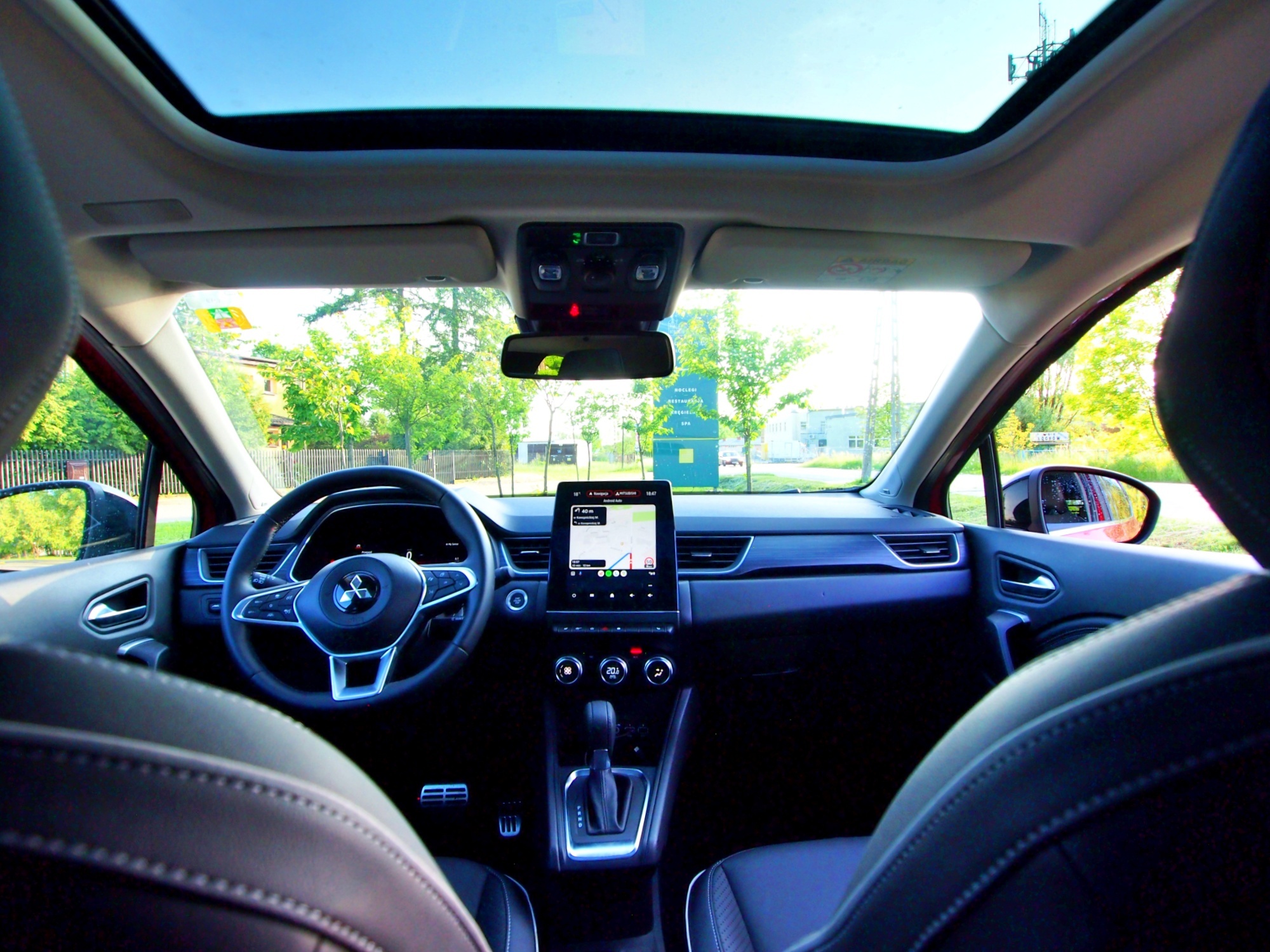 Mitsubishi ASX panoramiczny dach