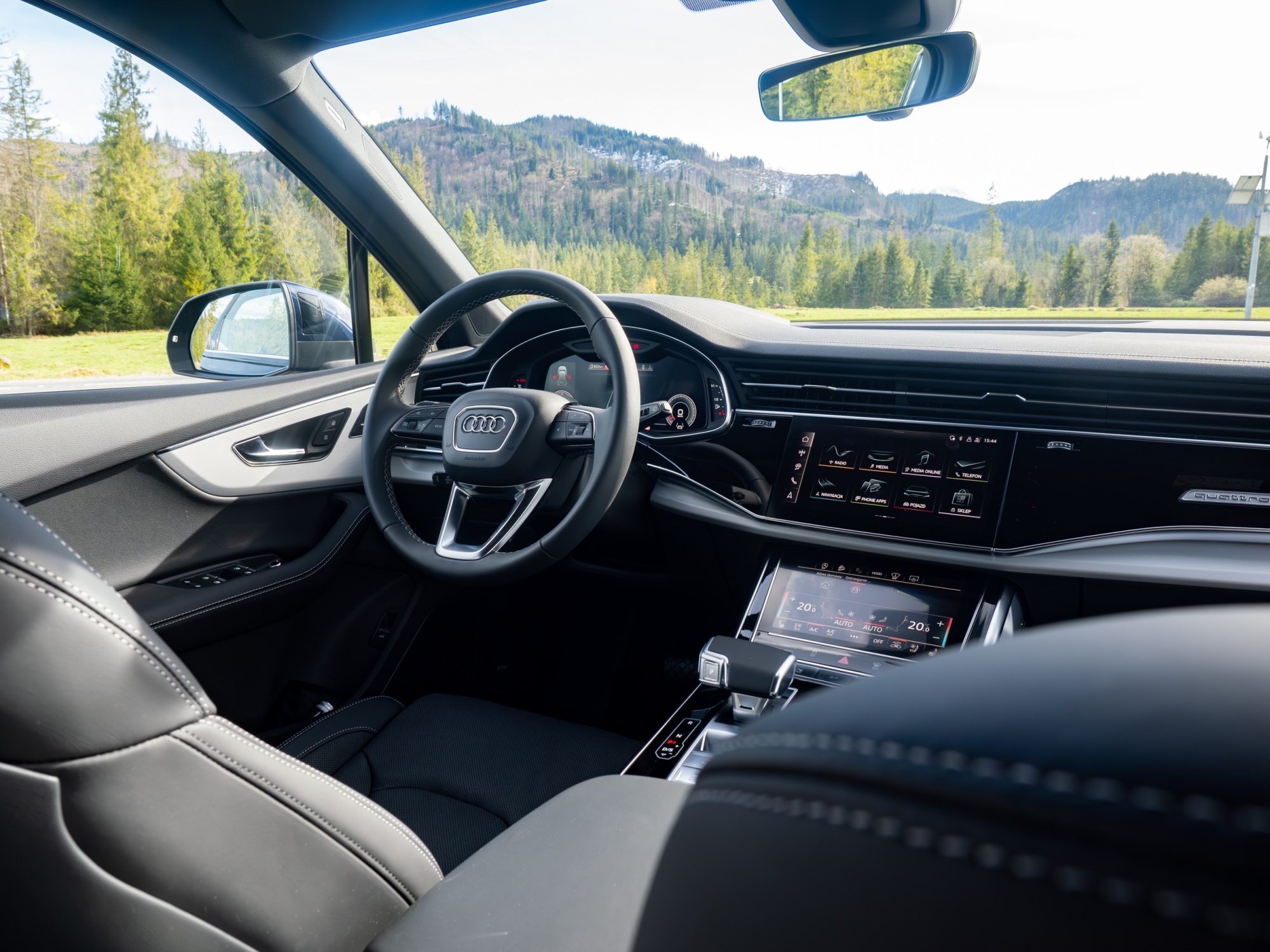 Audi Q7 wnętrze