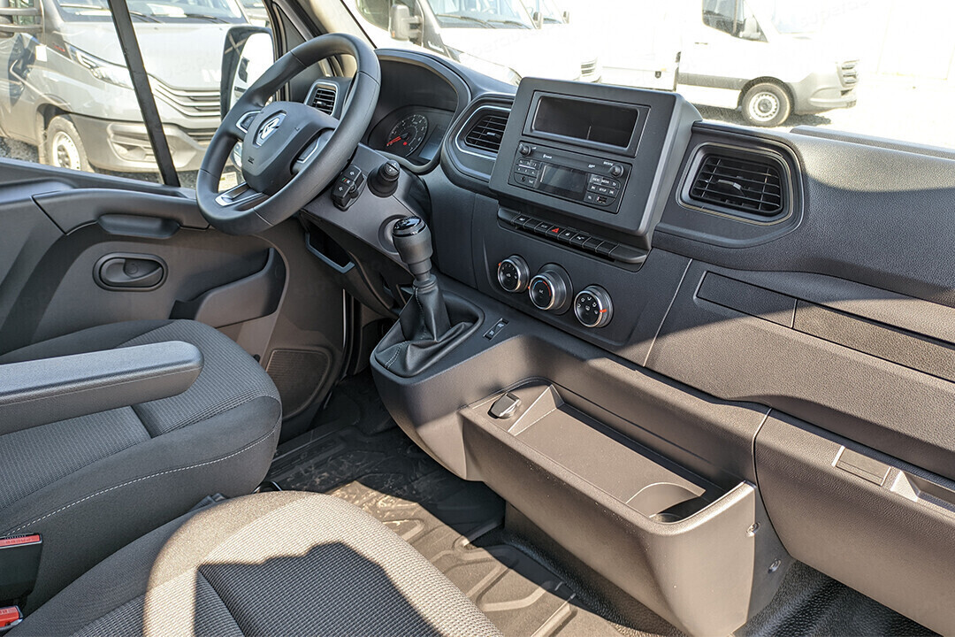 Renault Master wnętrze