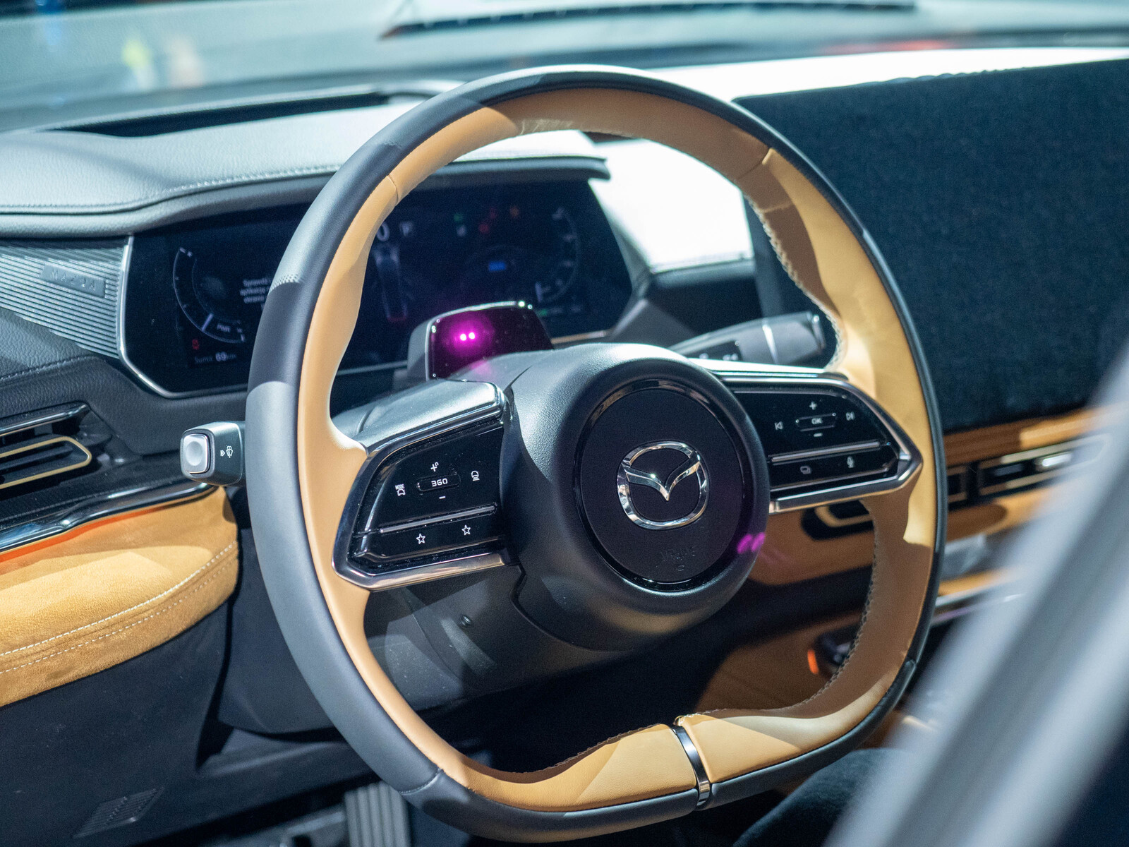 Mazda 6e wieniec kierownicy
