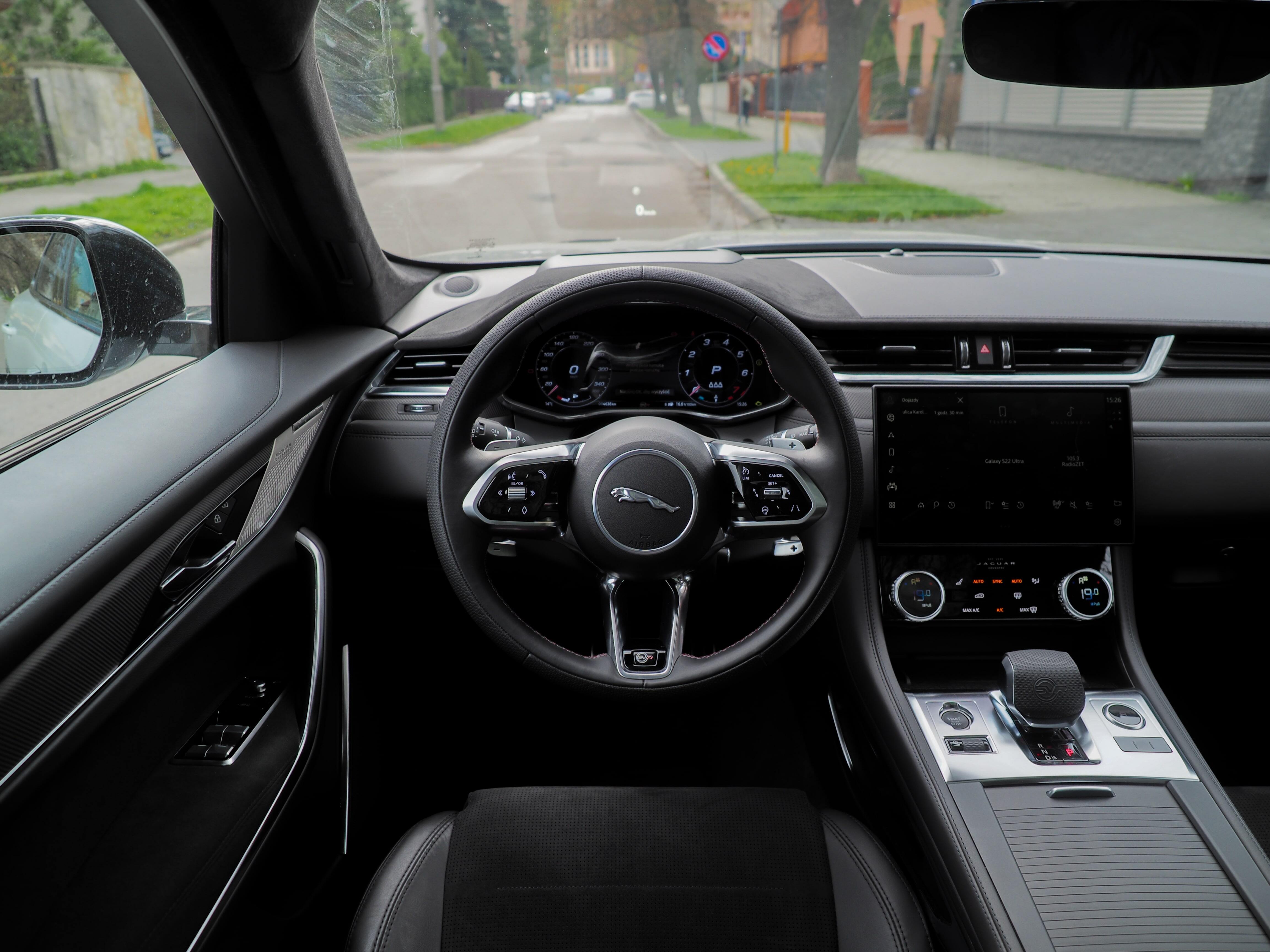 Jaguar f-pace wnętrze