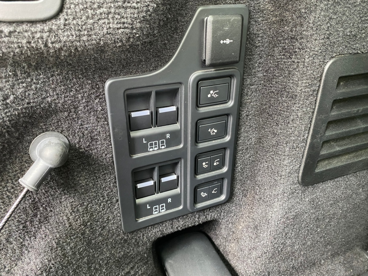 Land Rover Discovery panel sterujący w bagażniku
