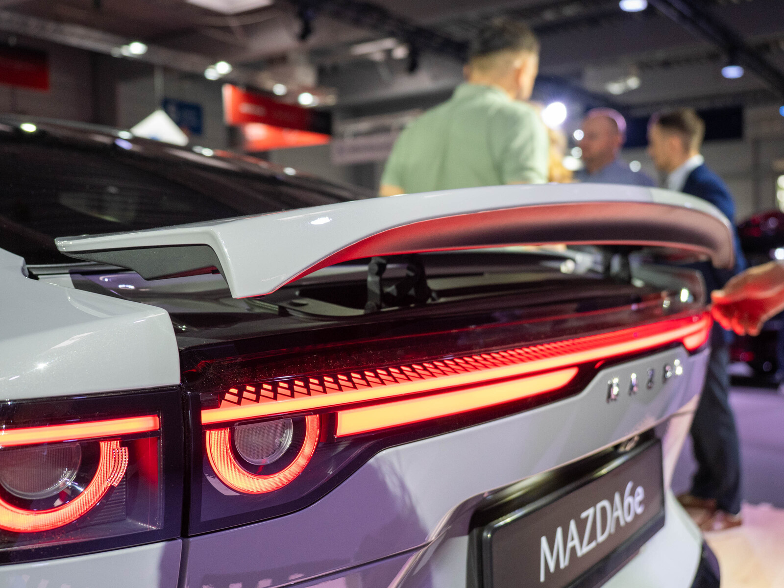 Mazda 6E tył - światłą, spoiler