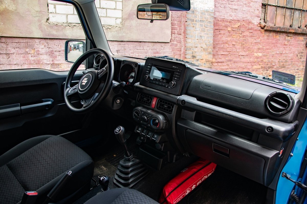 Suzuki Jimny wnętrze