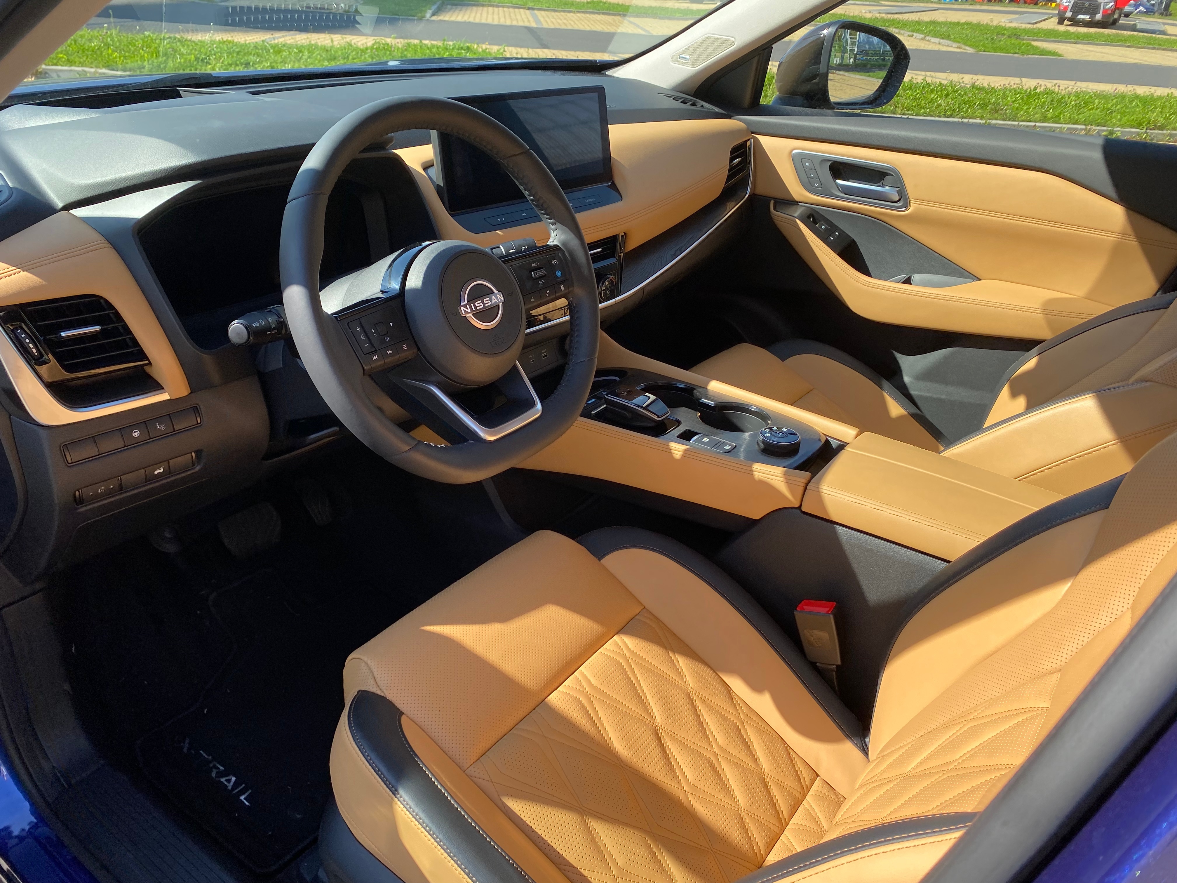 Nissan X-Trail 2023 kabina