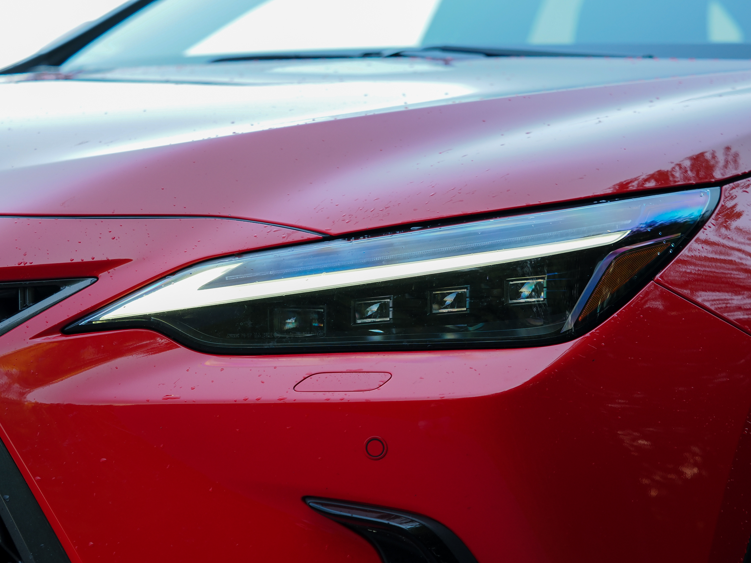 Lexus NX 450h+ reflektory