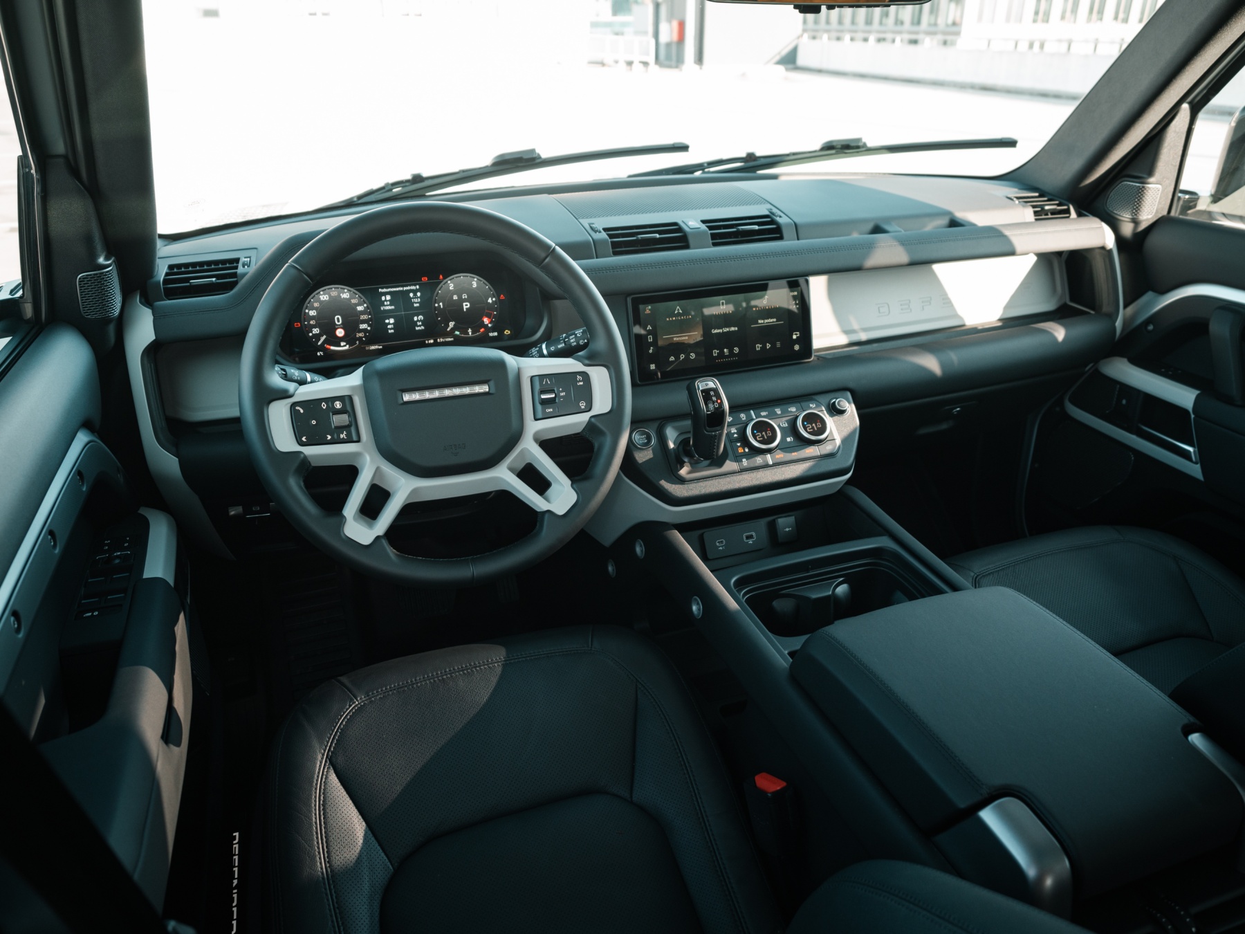 Land Rover Defender wnętrze