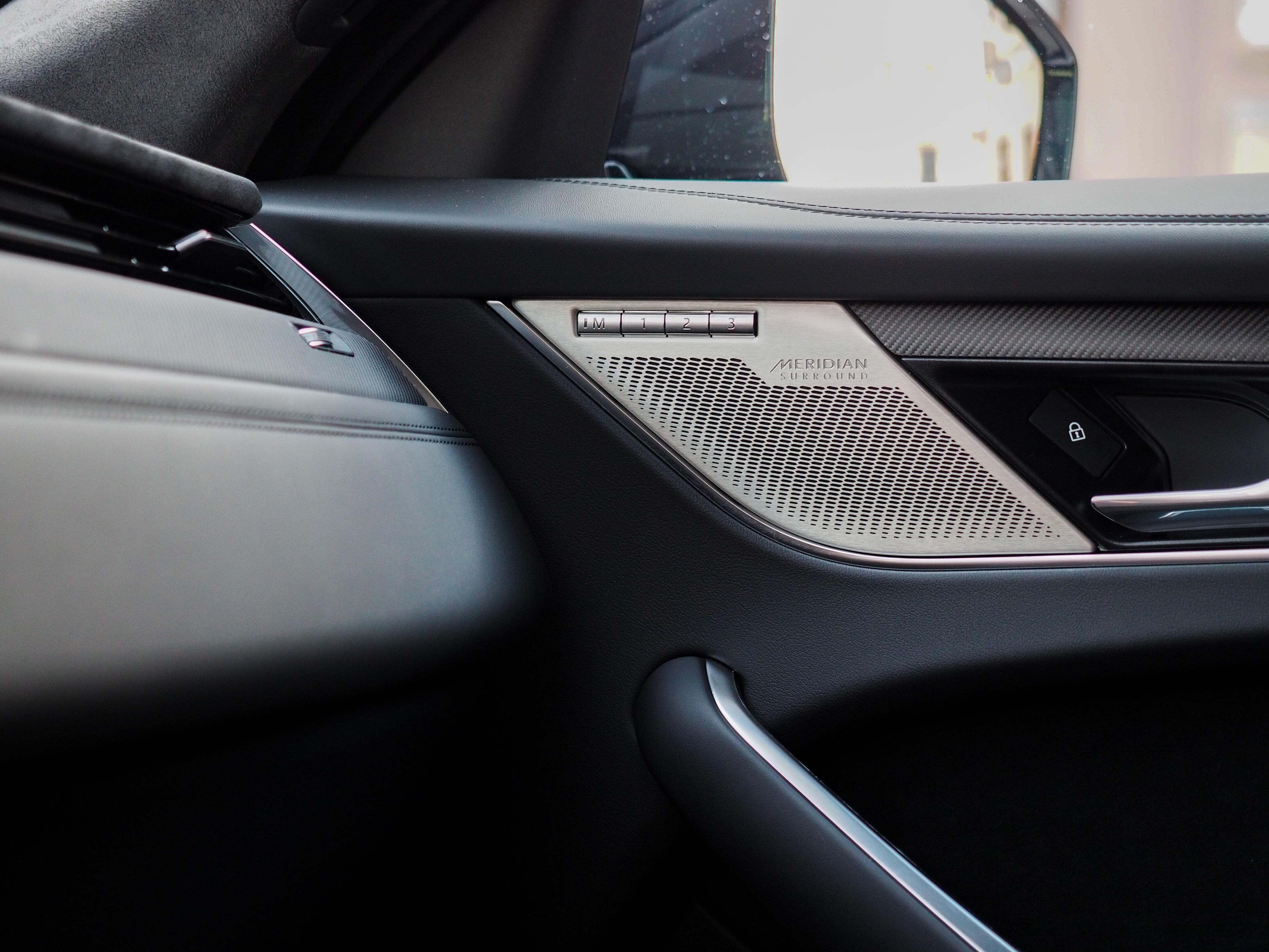 Jaguar F-Pace wyposażenie