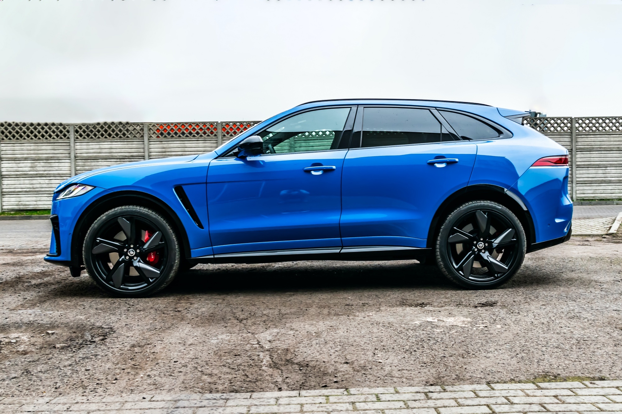Jaguar F-Pace SVR sylwetka