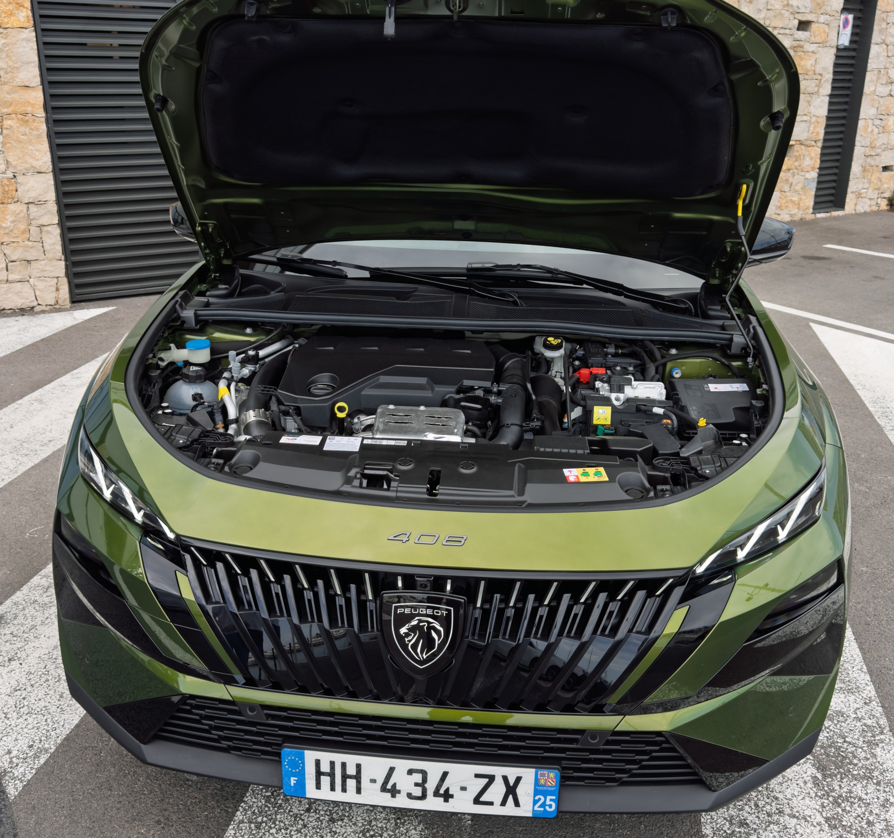 Peugeot 408 PHEV silnik