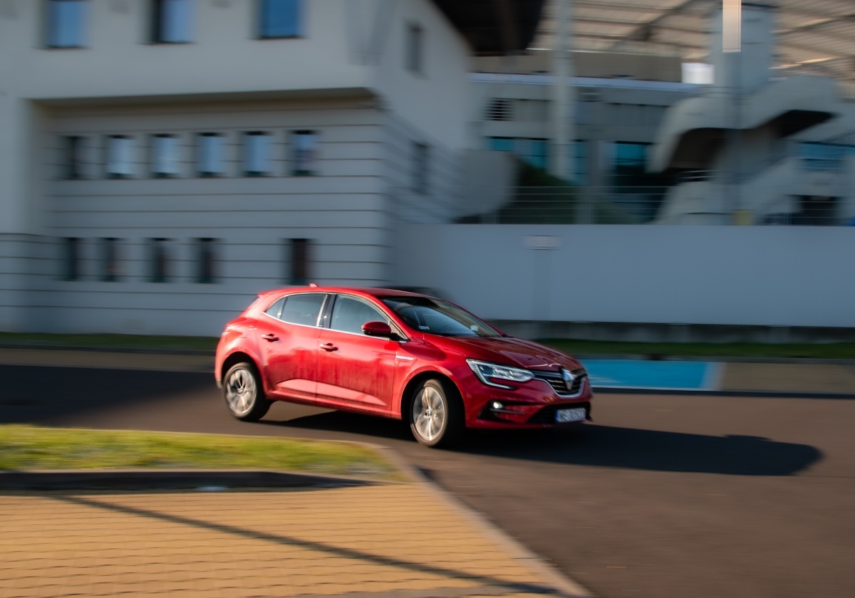 Megane E-Tech PHEV w ruchu