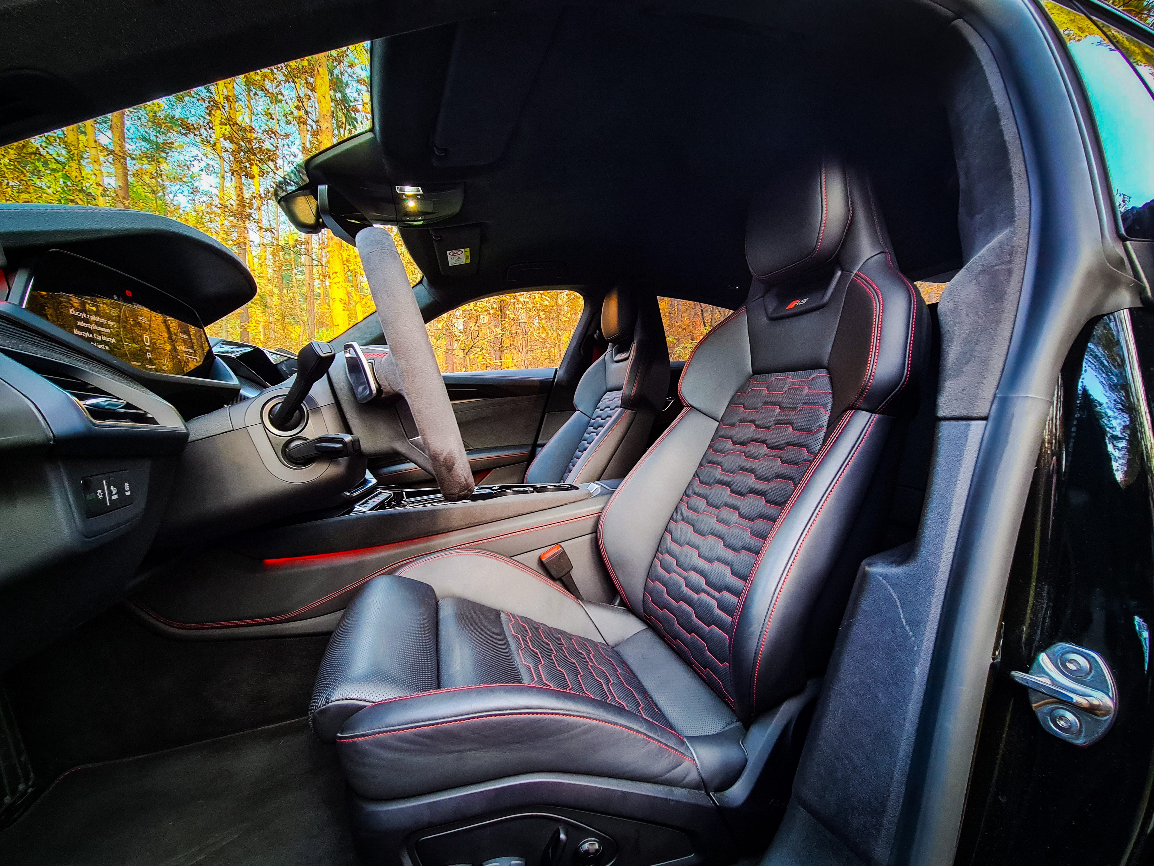 Audi RS e tron wnętrze