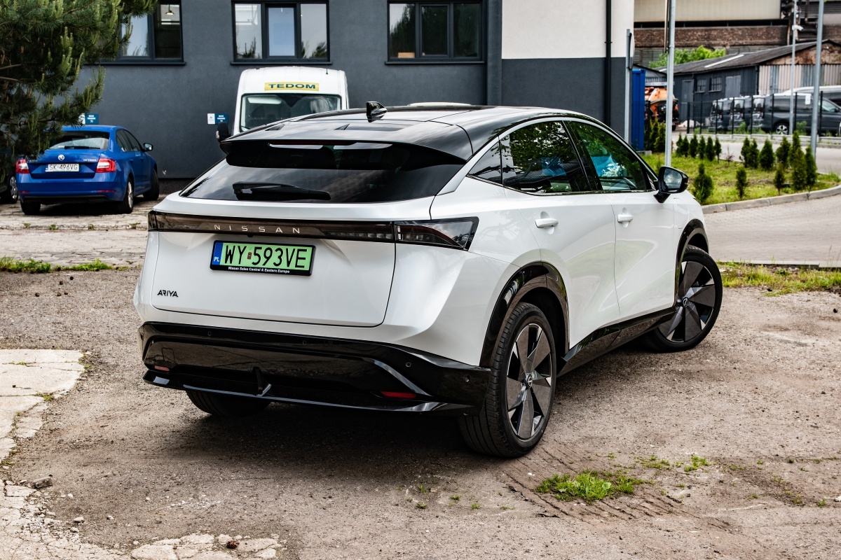 Nissan Ariya tył