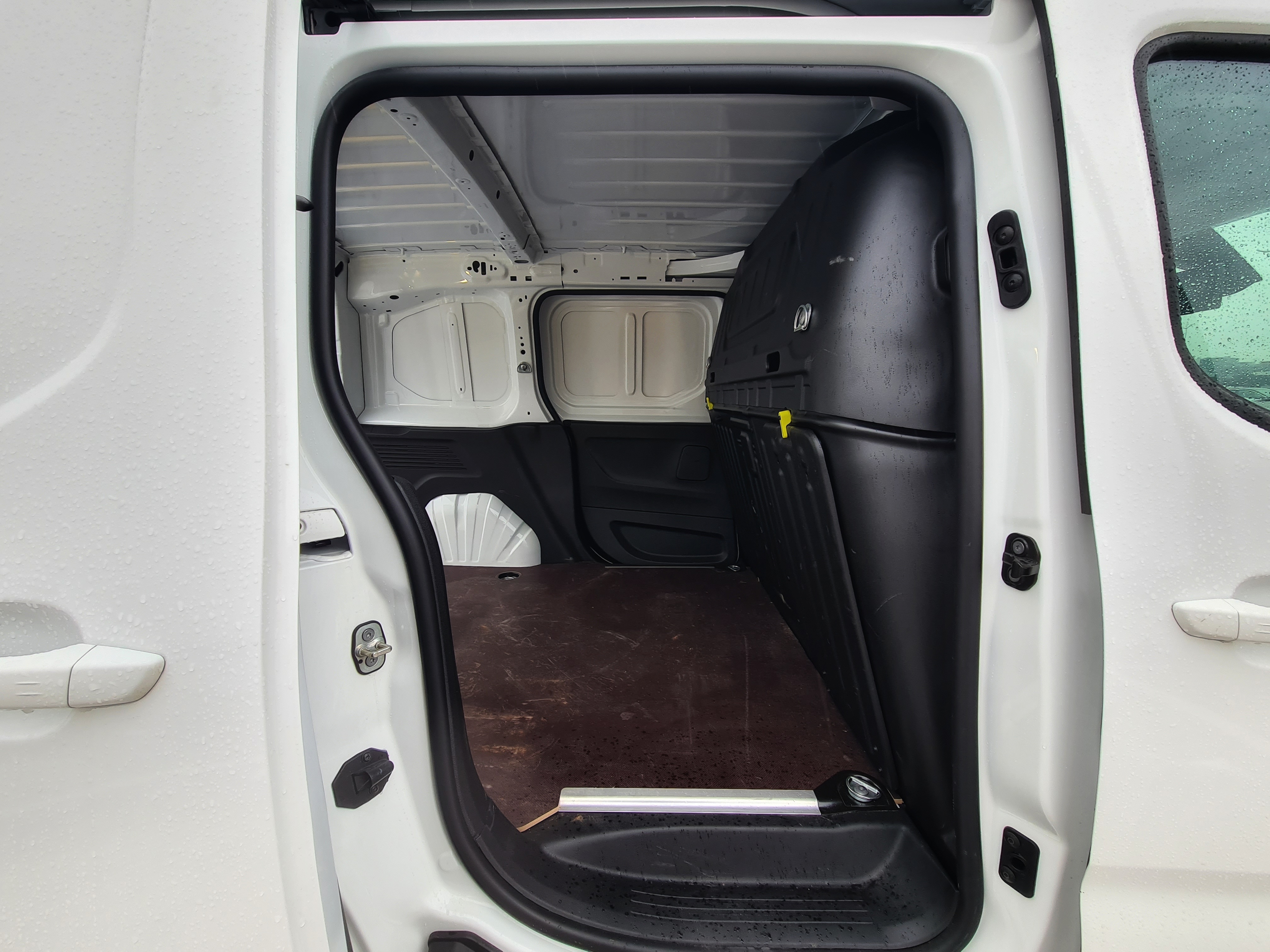 Peugeot e-partner boczne drzwi