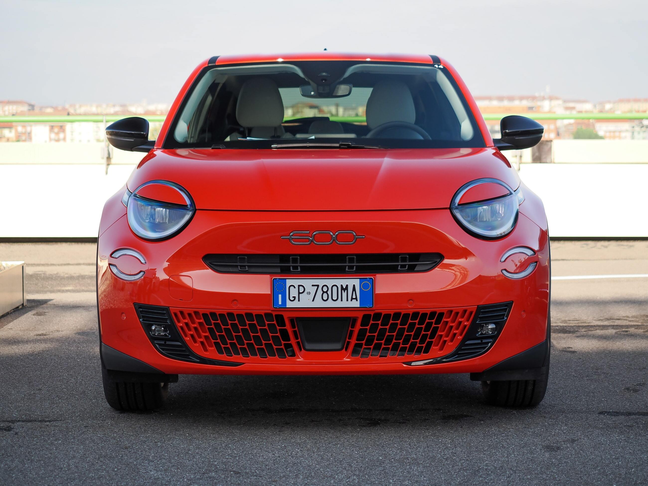 Fiat 600e grill i maska 2024