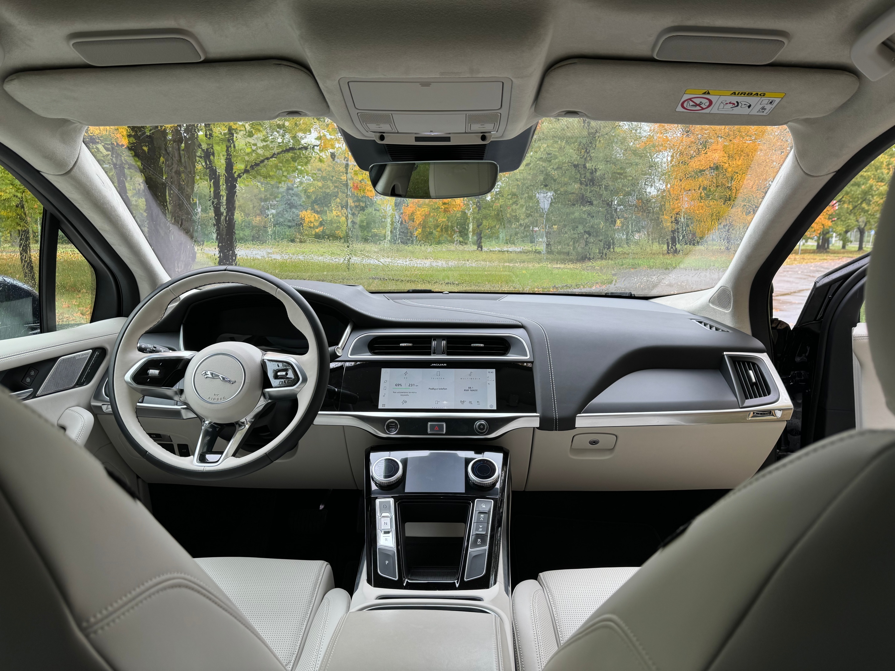 Jaguar I-Pace wnętrze