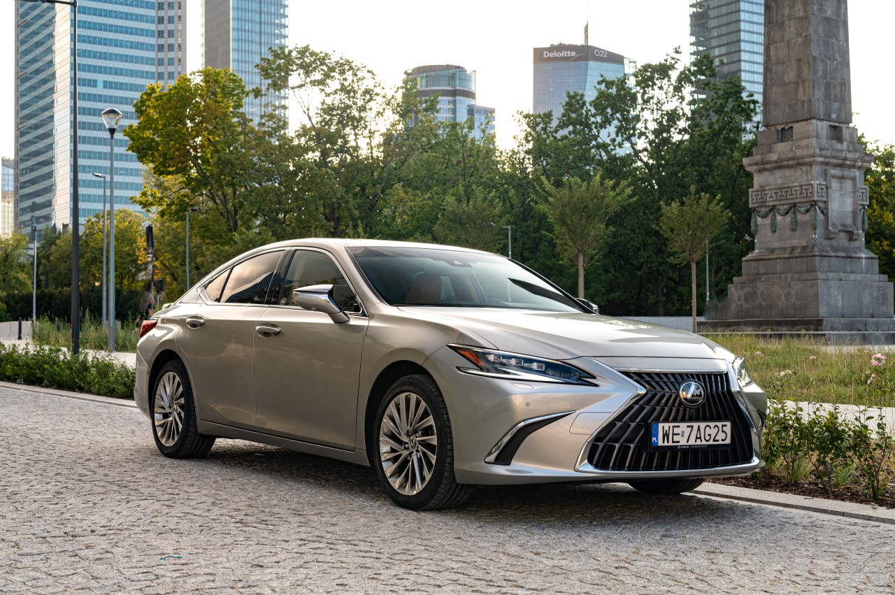 Lexus ES VII