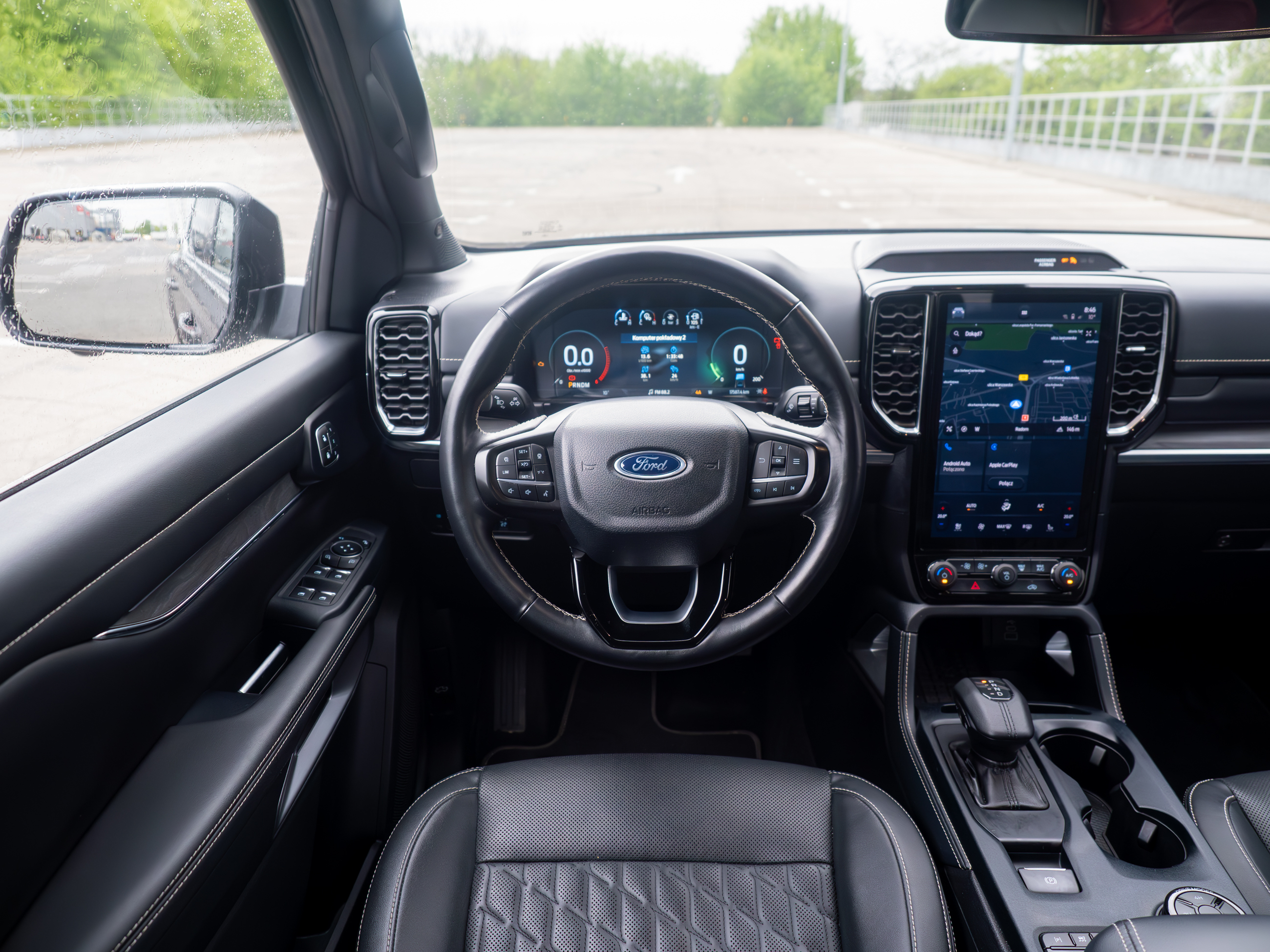 Ford Ranger Platinum kokpit