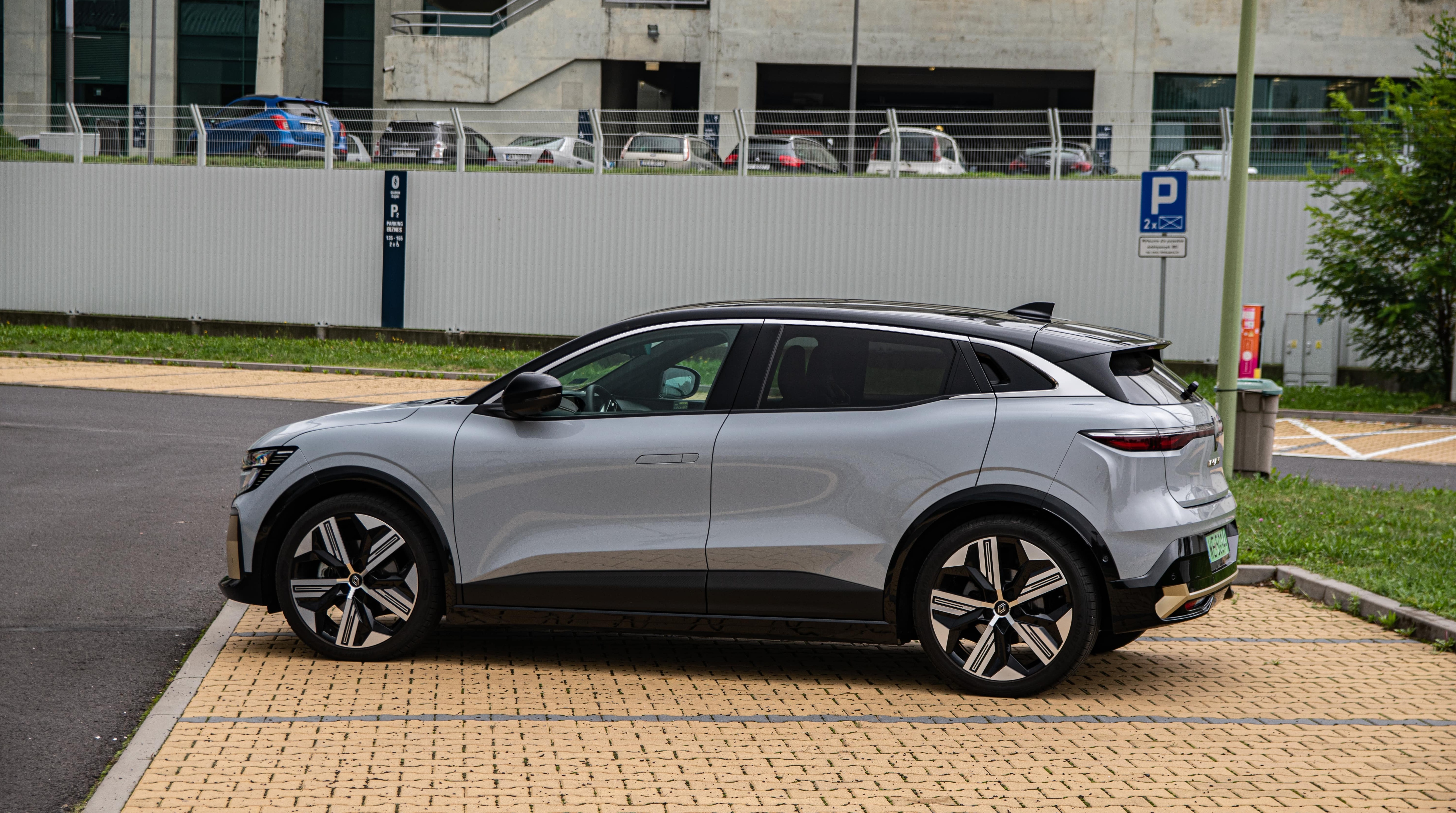 Megane E-Tech sylwetka