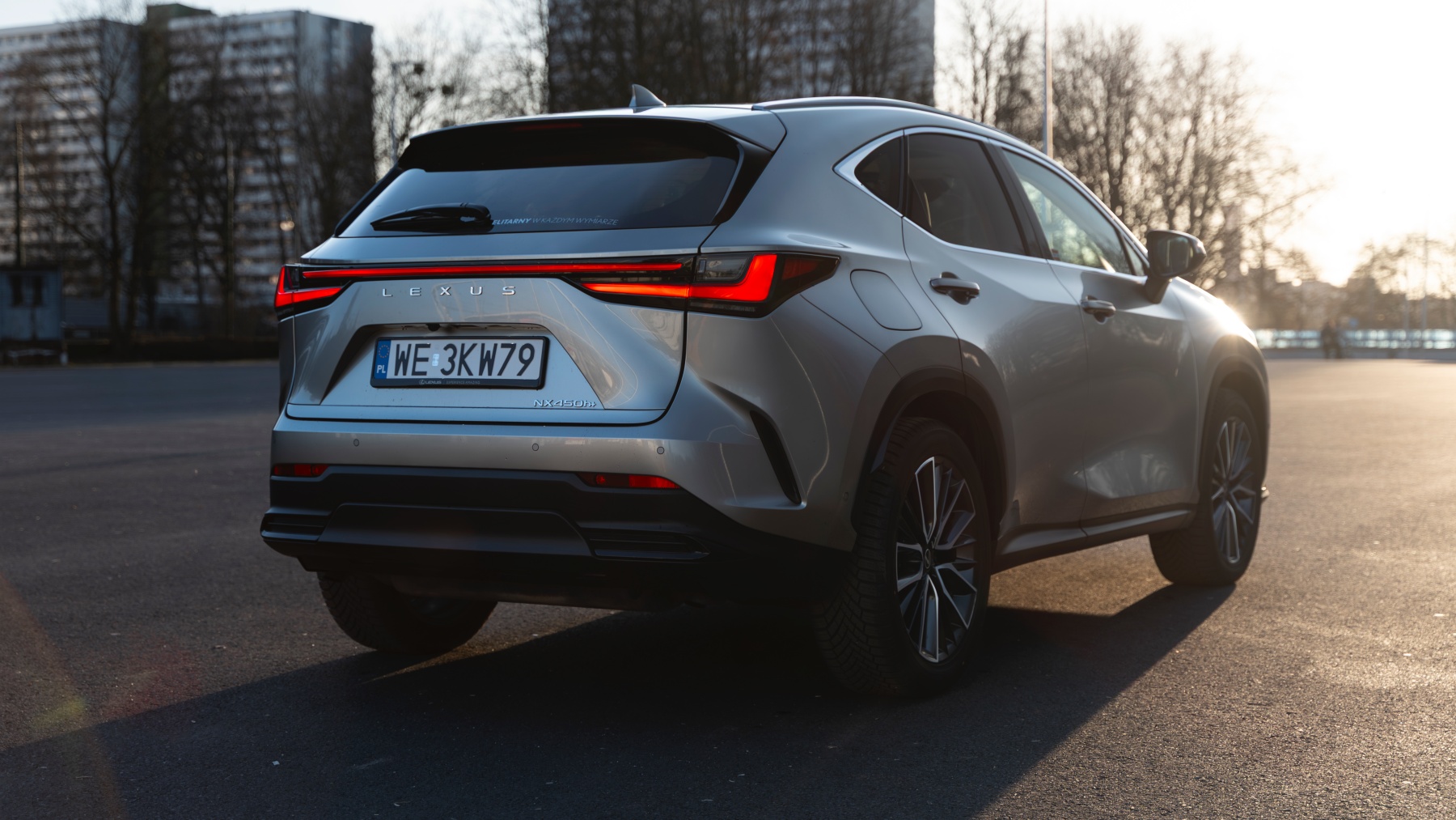 Lexus NX tył