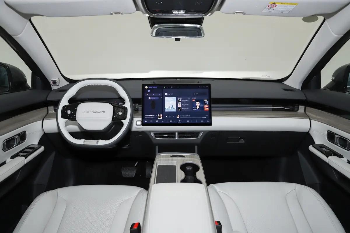 Jetour Dashing wnętrze