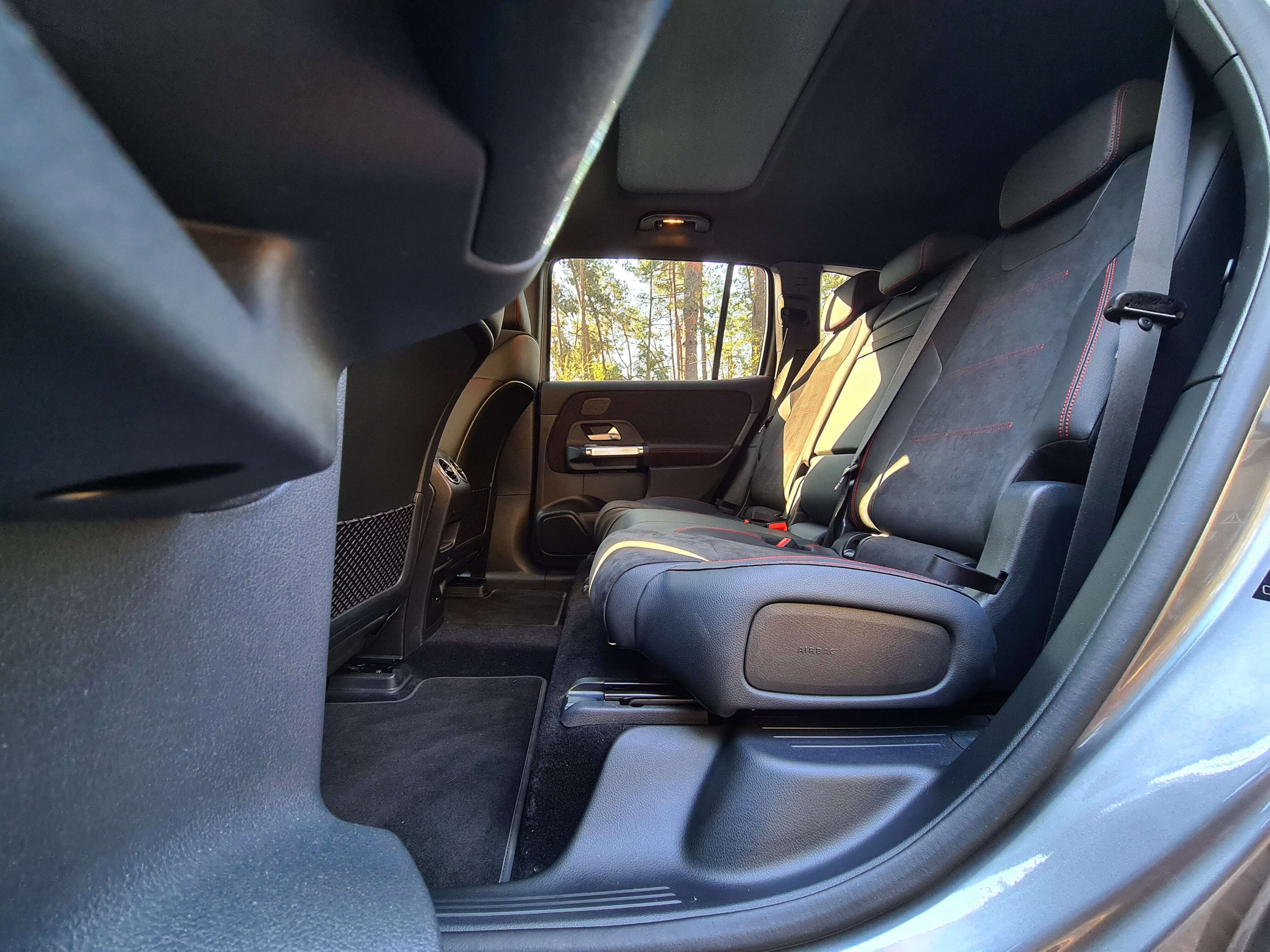 Mercedes EQB tylna kanapa